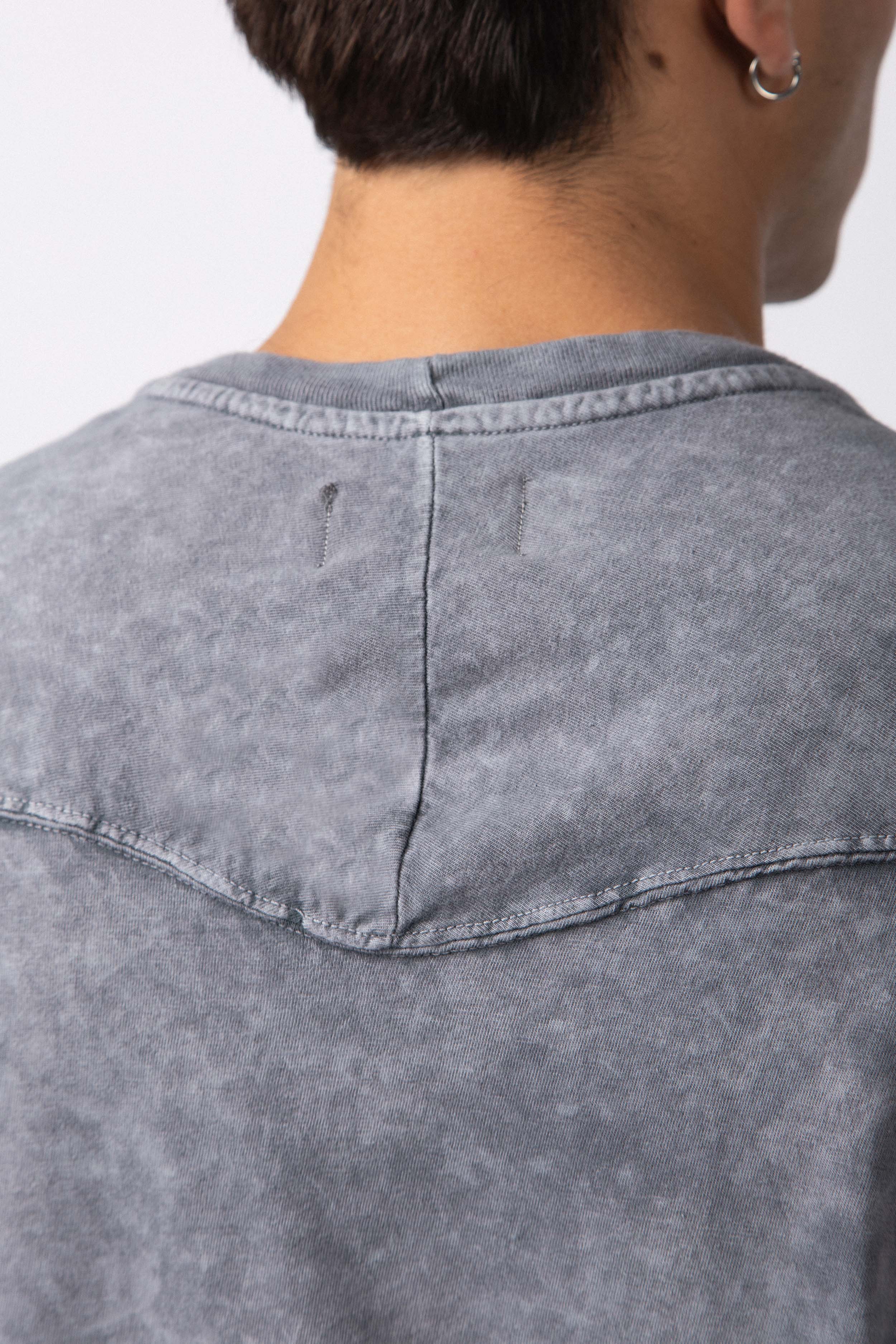 Remera Over Vorn Gris