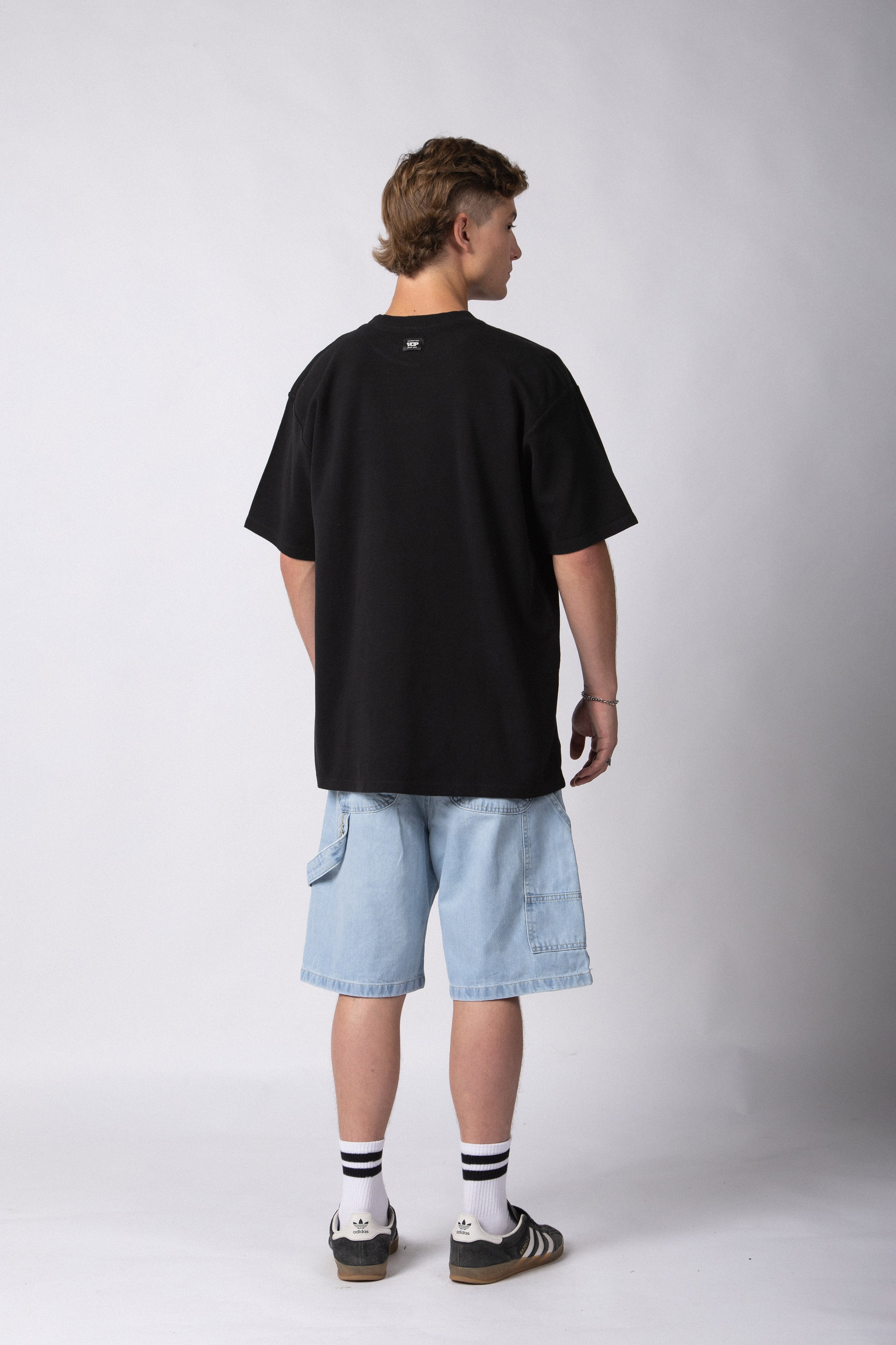 Remera Over Hana Hum Negra