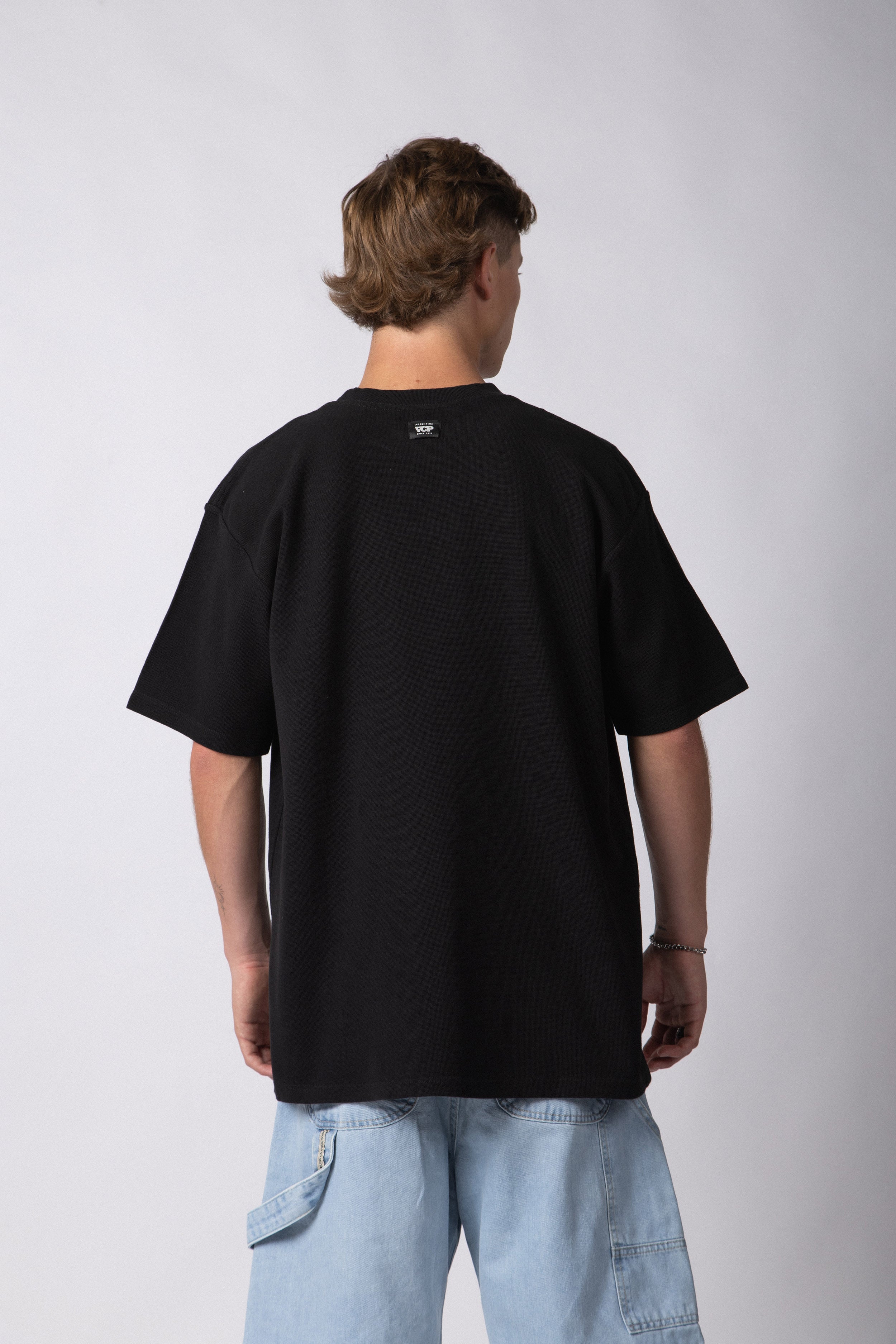 Remera Over Hana Hum Negra