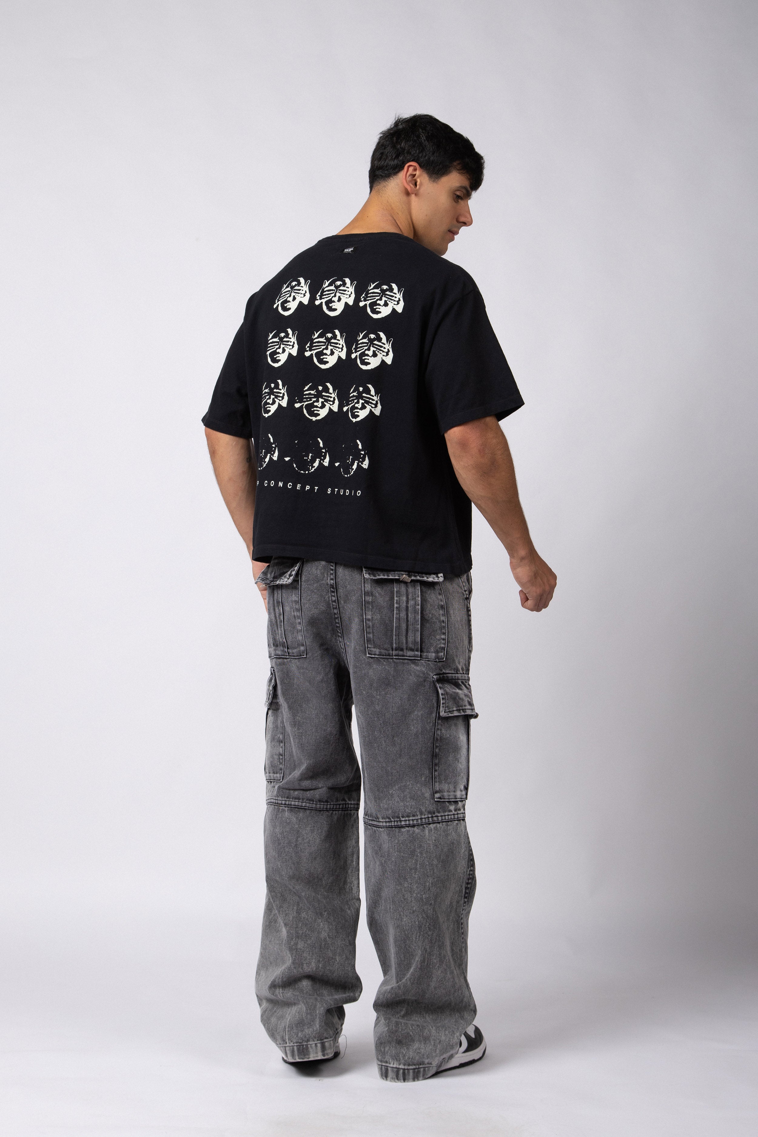 Remera Boxy Invisible Negra