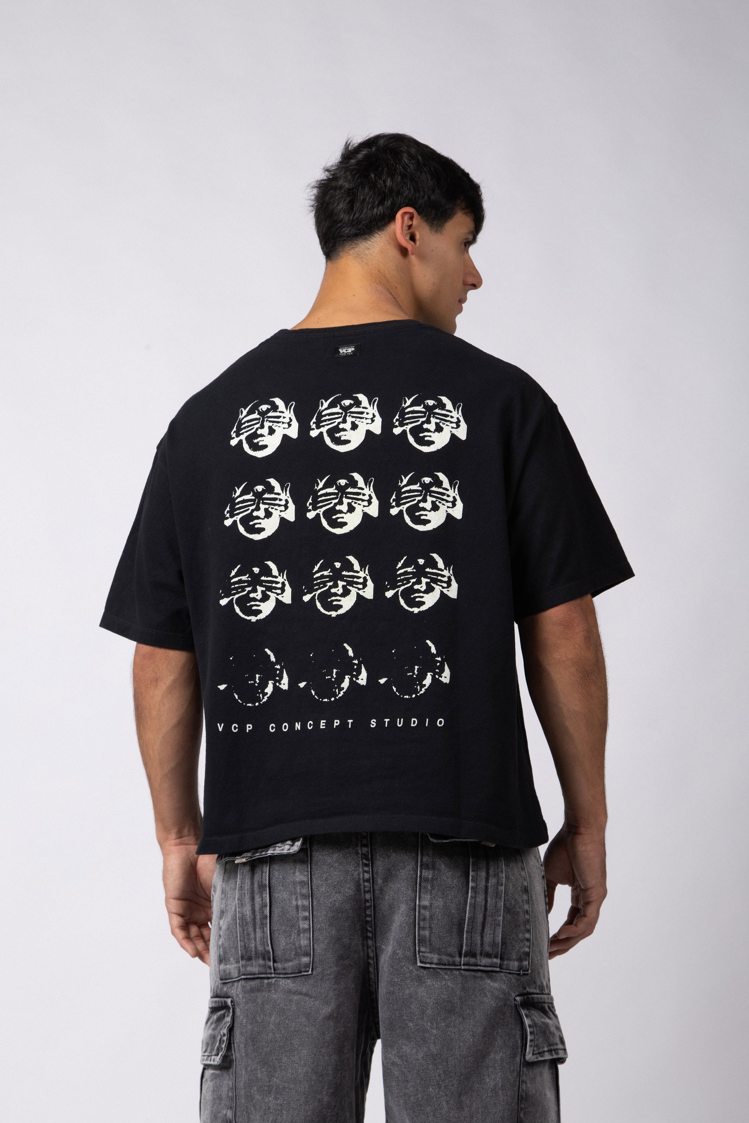 Remera Boxy Invisible Negra