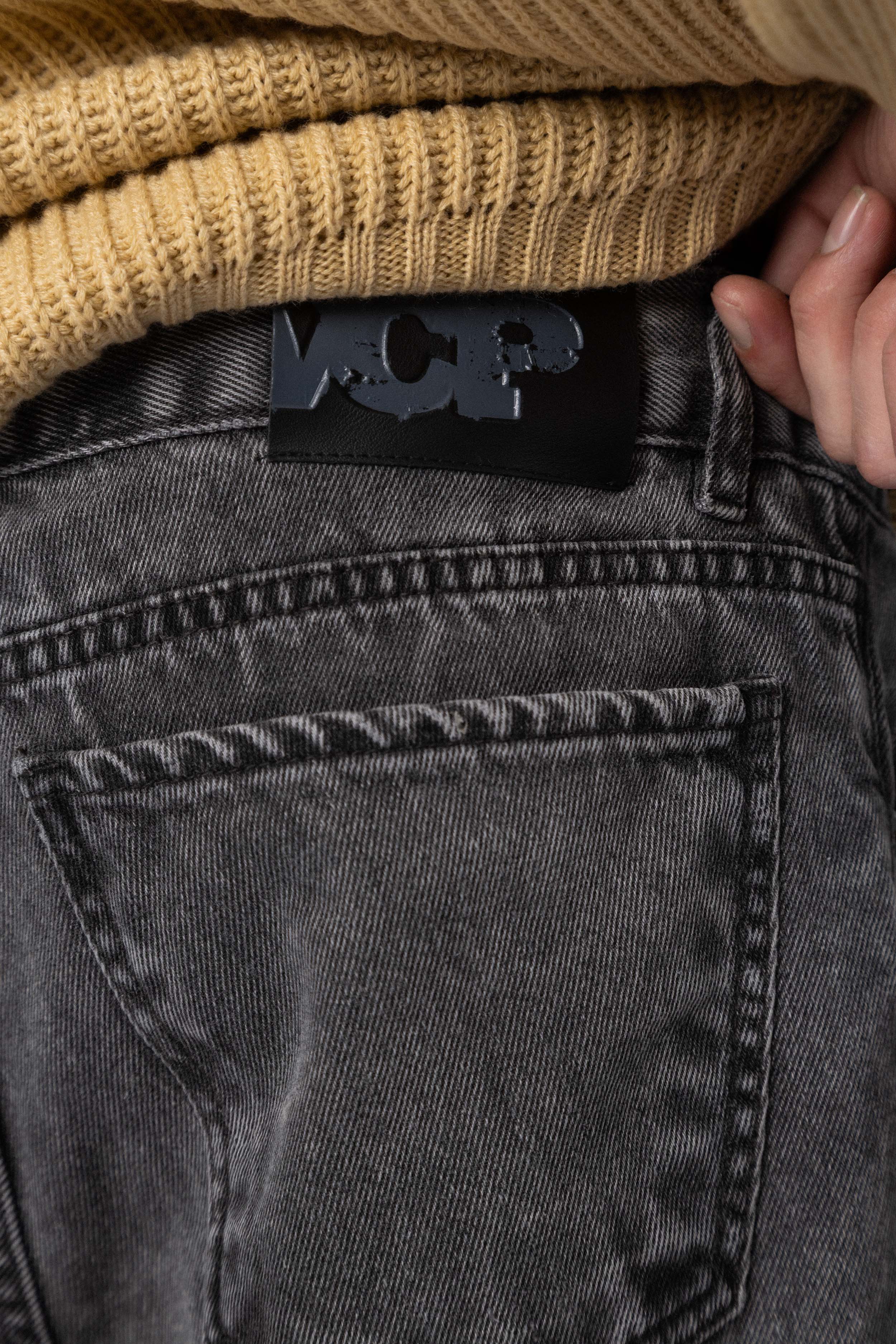 Jean Mom Shelby Smoked Gris