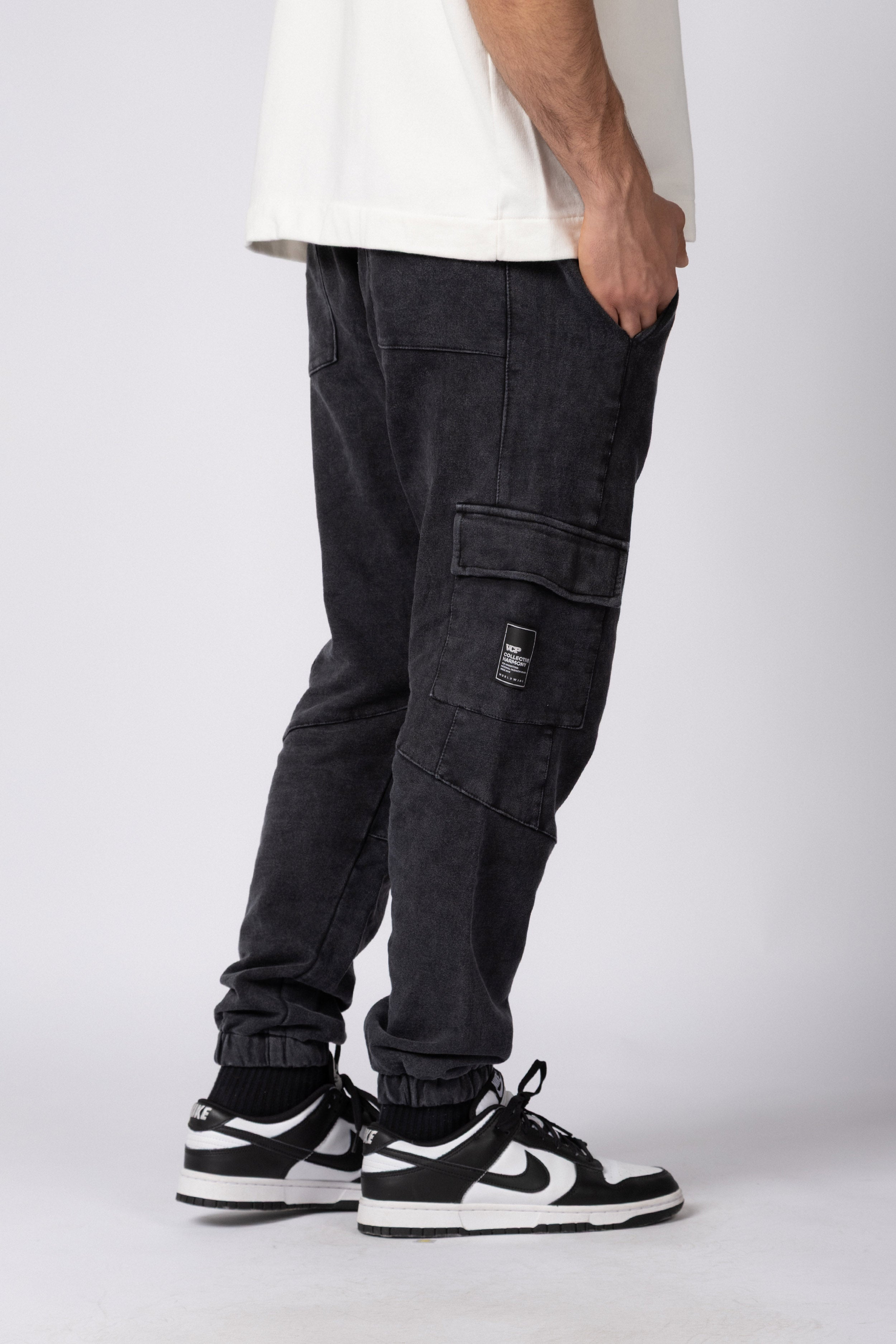 Jogger Cargo Ember Negro