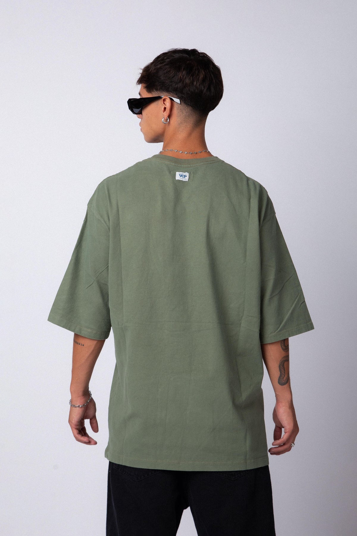 Remera Over Carl Militar