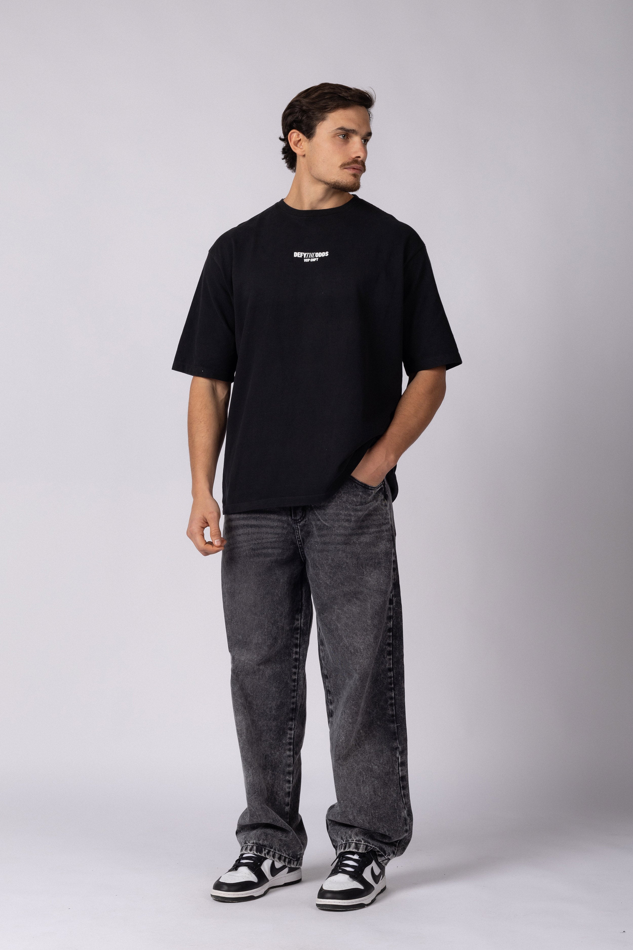 Remera Over Rhy Odds Negra