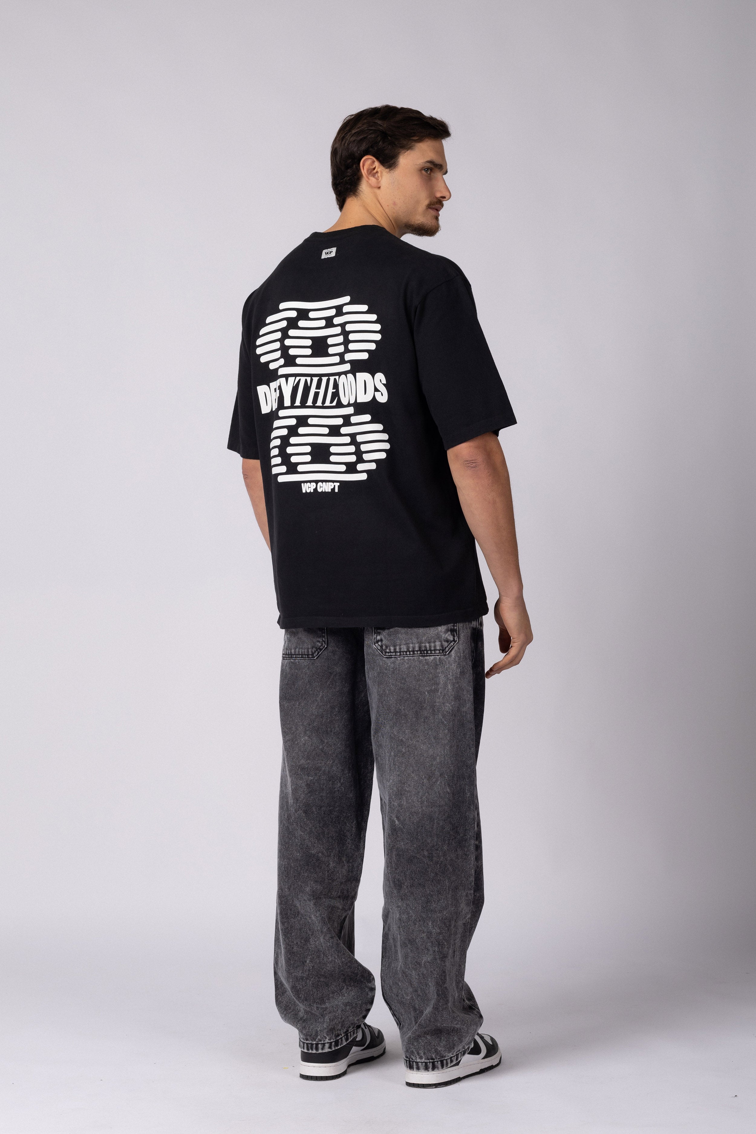 Remera Over Rhy Odds Negra