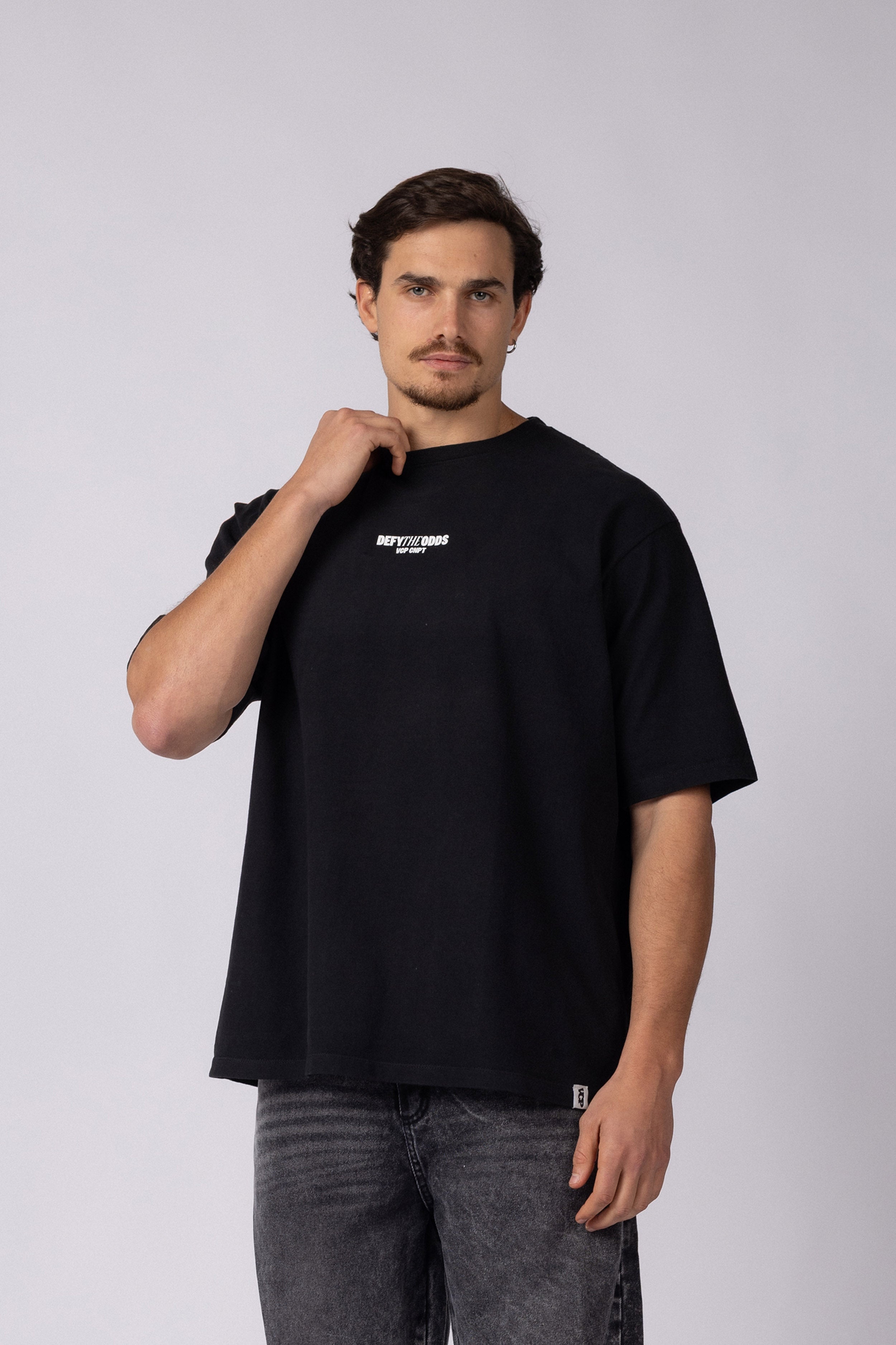 Remera Over Rhy Odds Negra