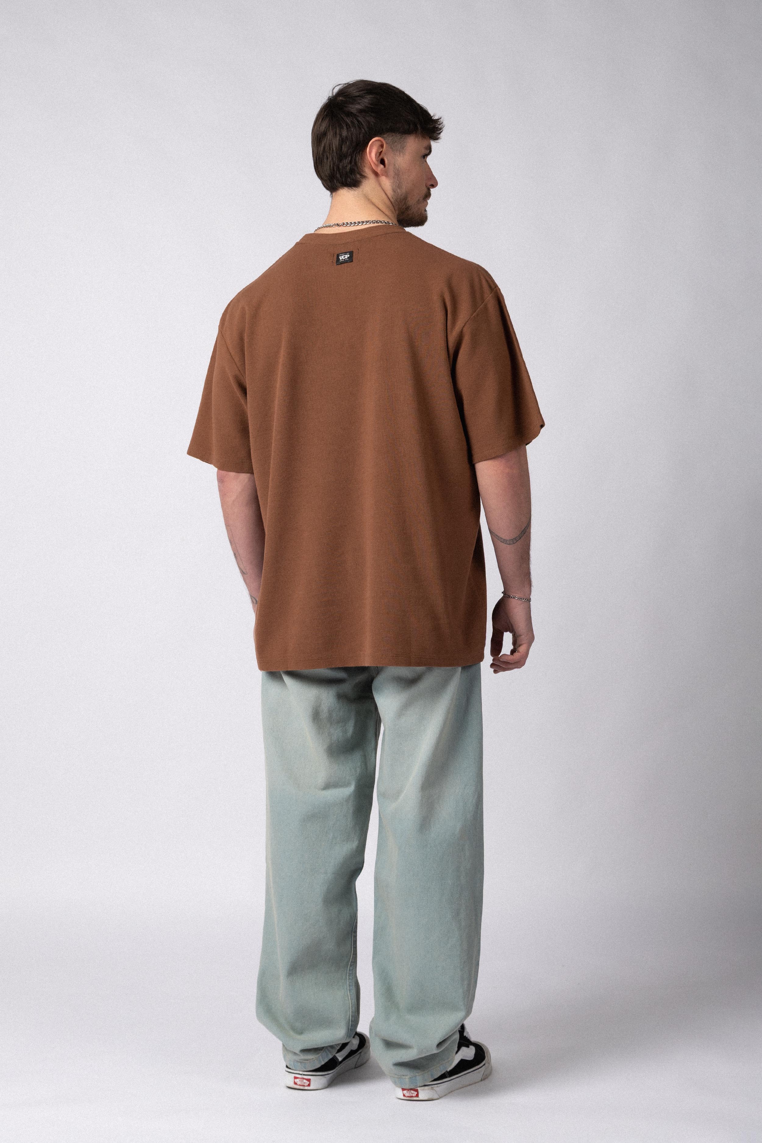 Remera Over Hana Play Choco