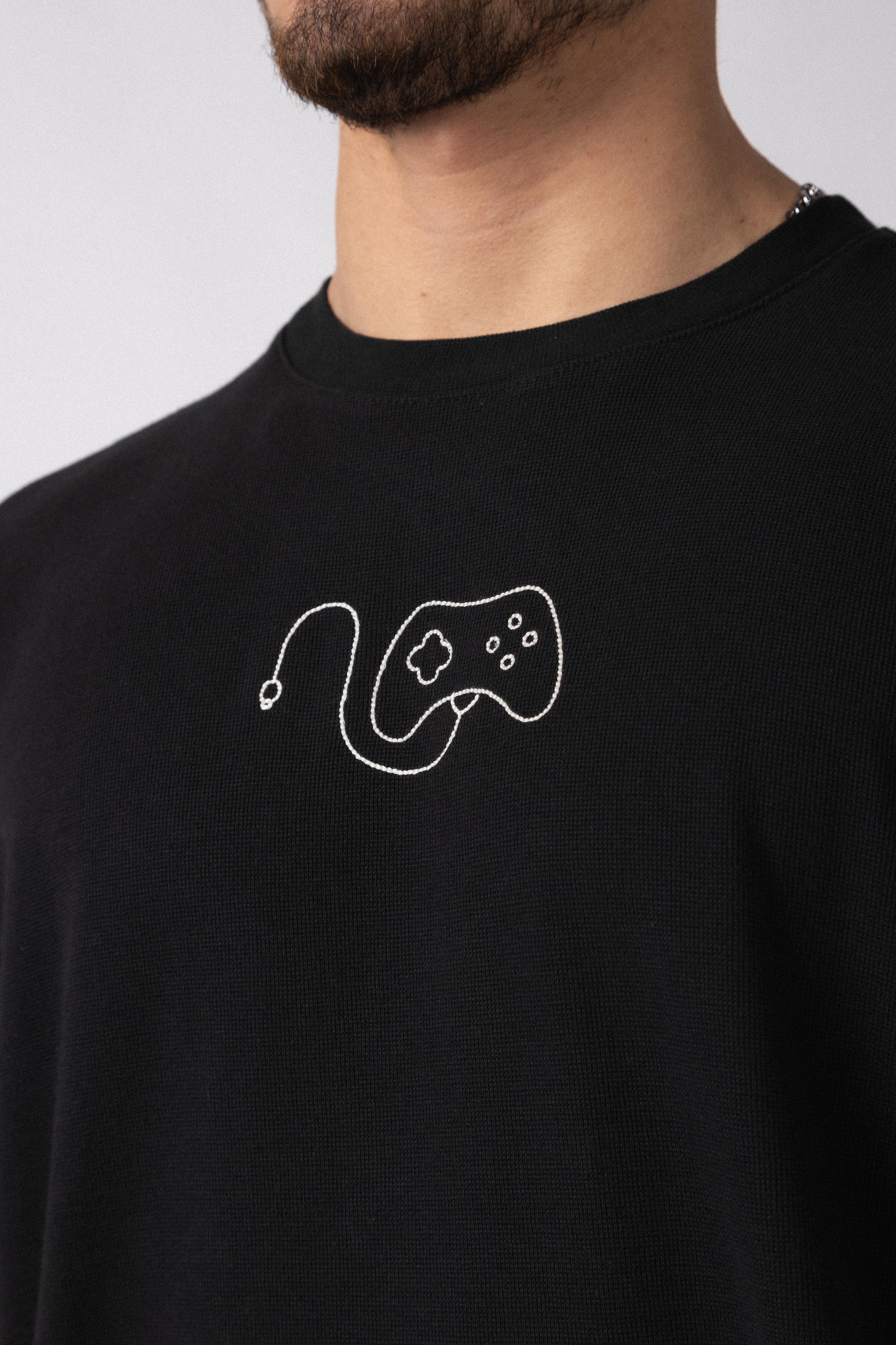 Remera Over Hana Play Negra
