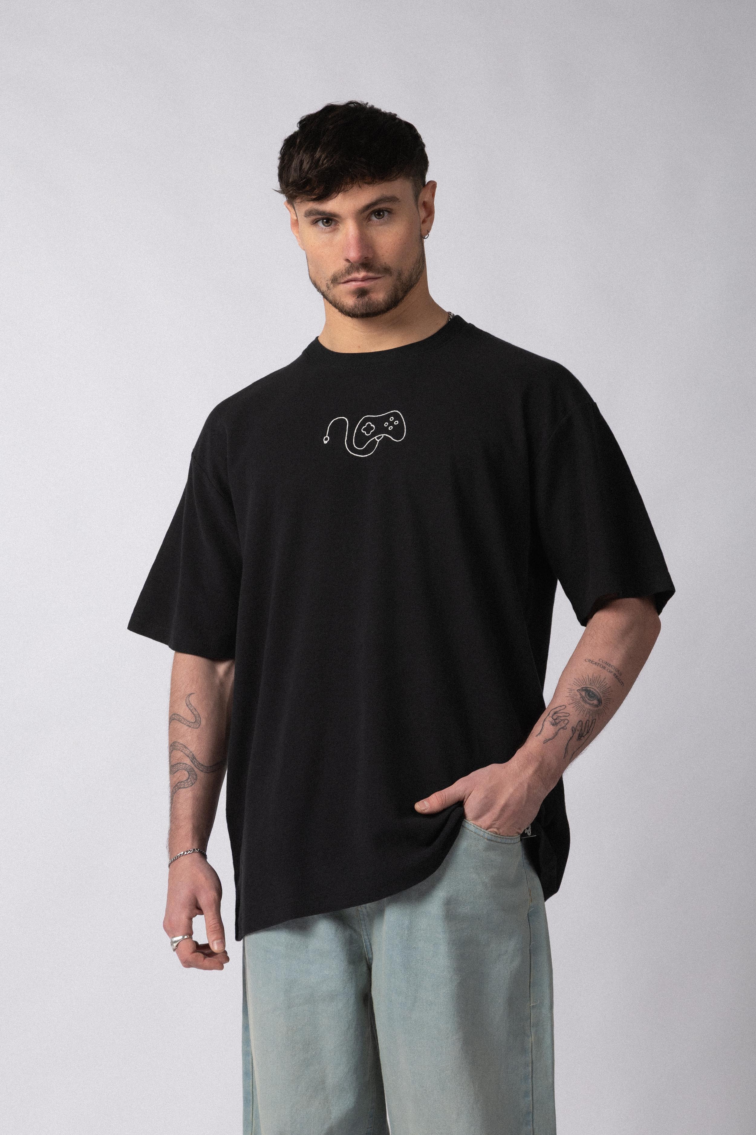 Remera Over Hana Play Negra