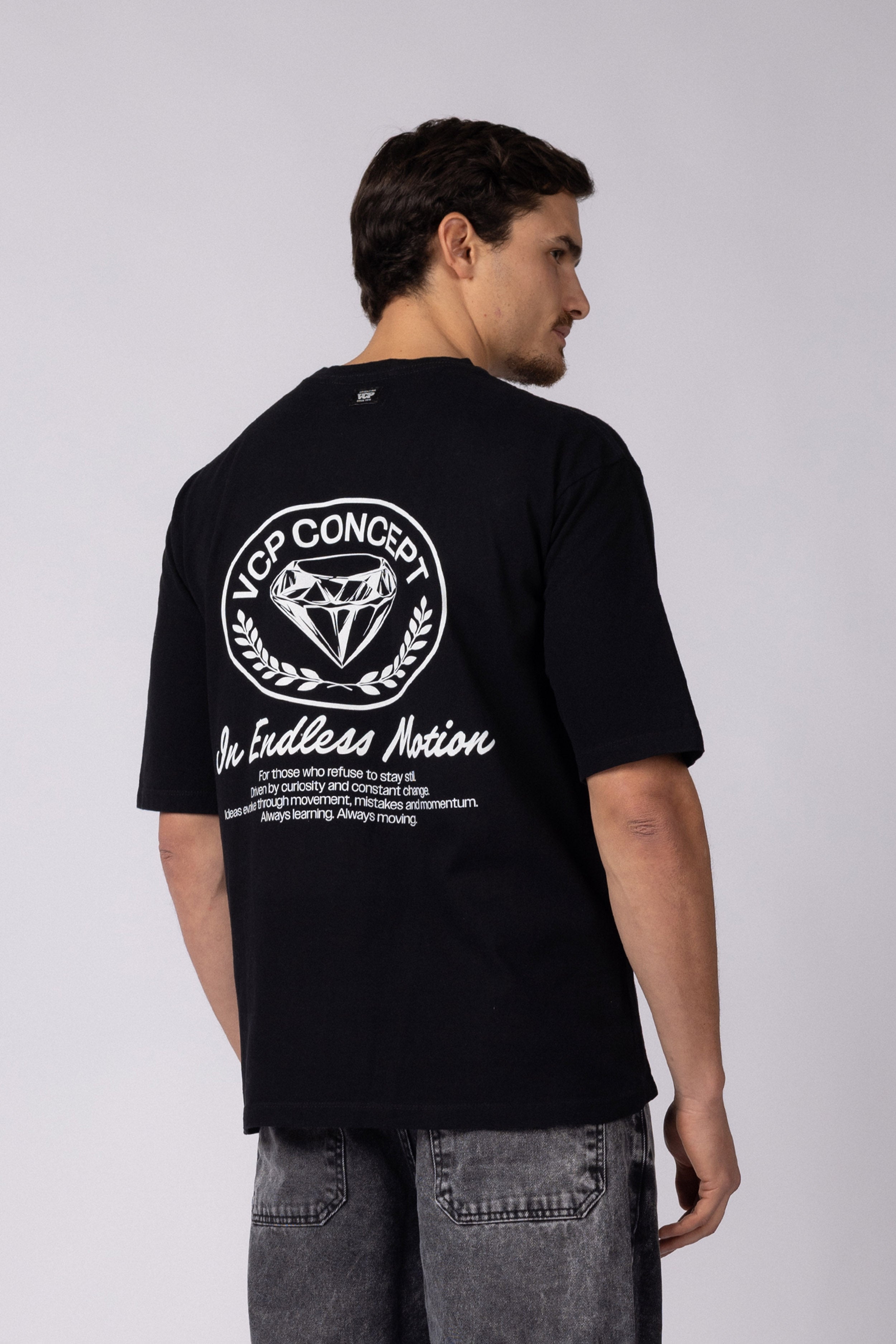 Remera Over Rhy Prisma Negra