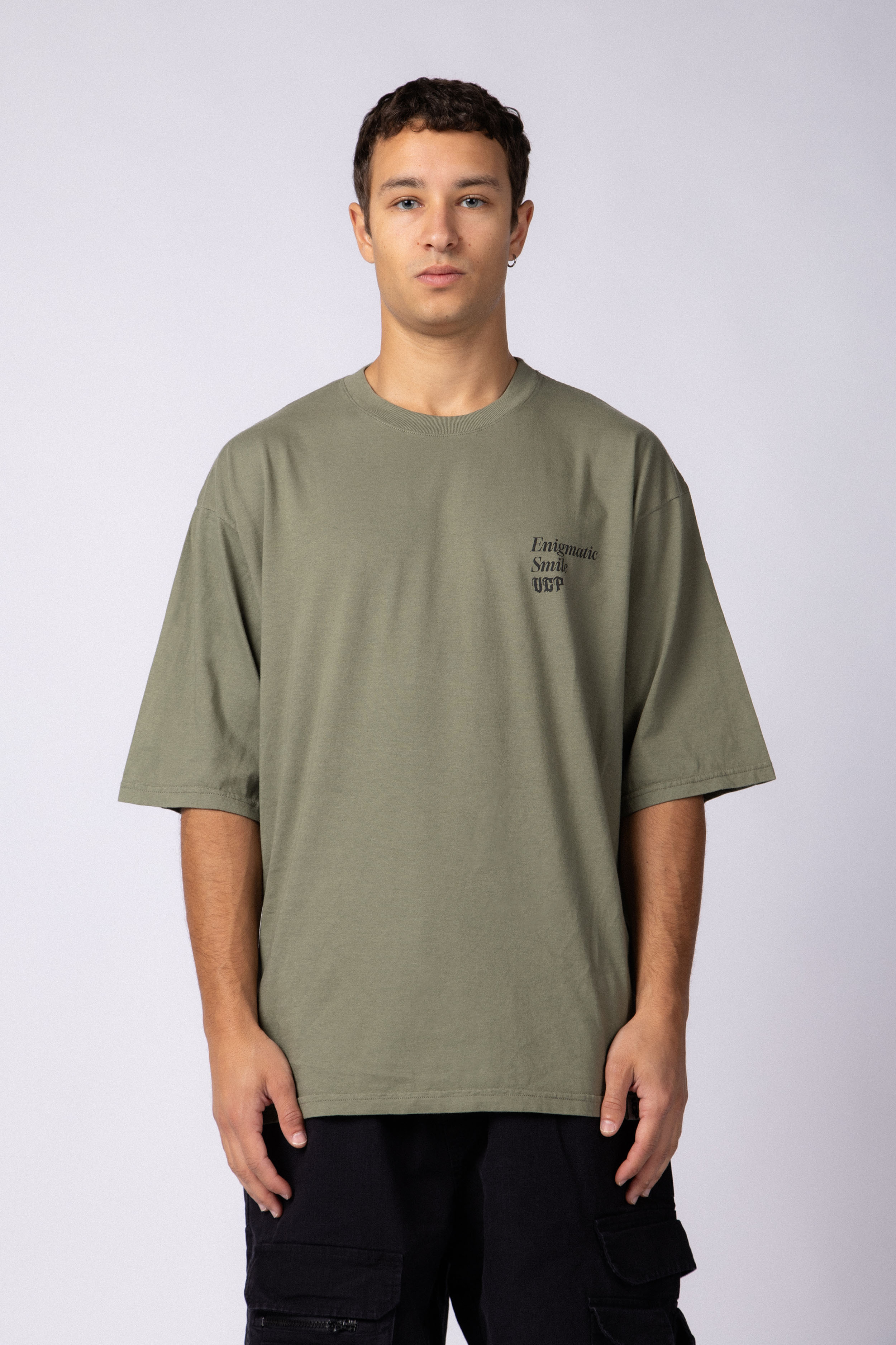 Remera Over Taz Mona Militar