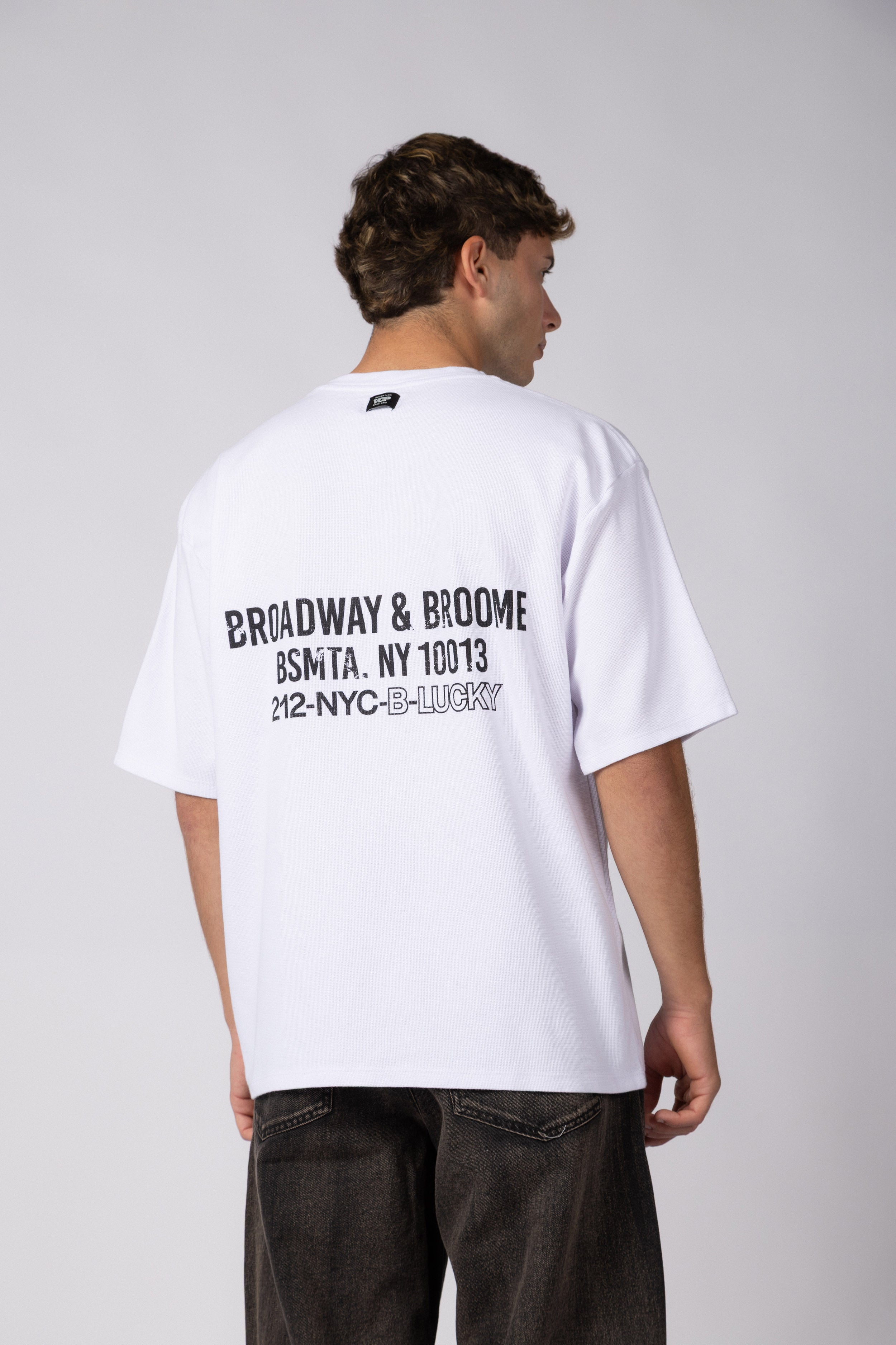Remera Over Molt Broadway Blanca