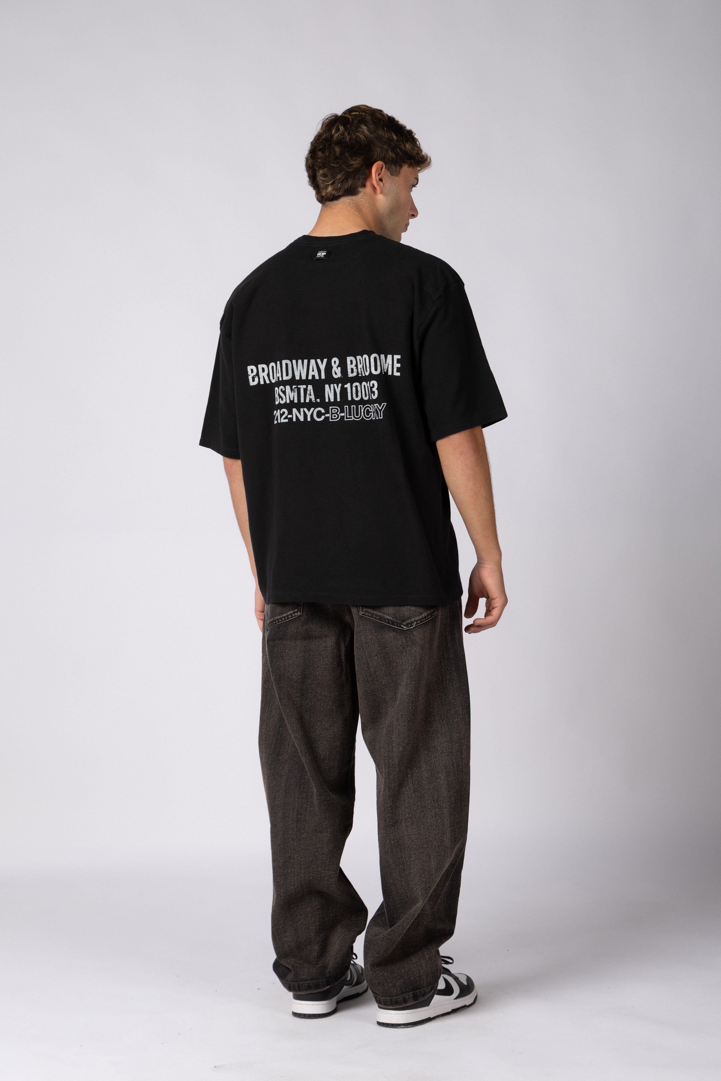 Remera Over Molt Broadway Negro
