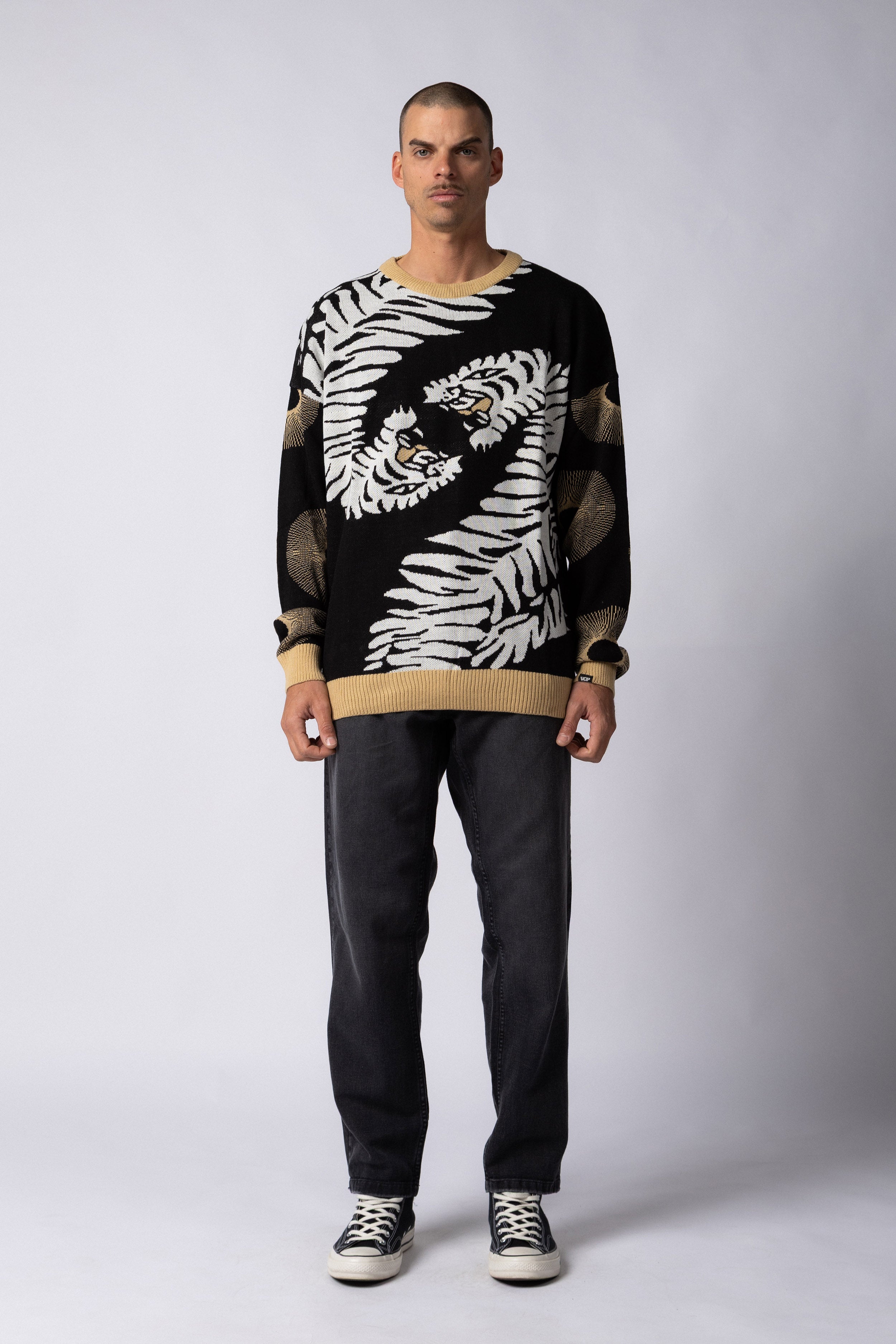 Sweater Over Felino