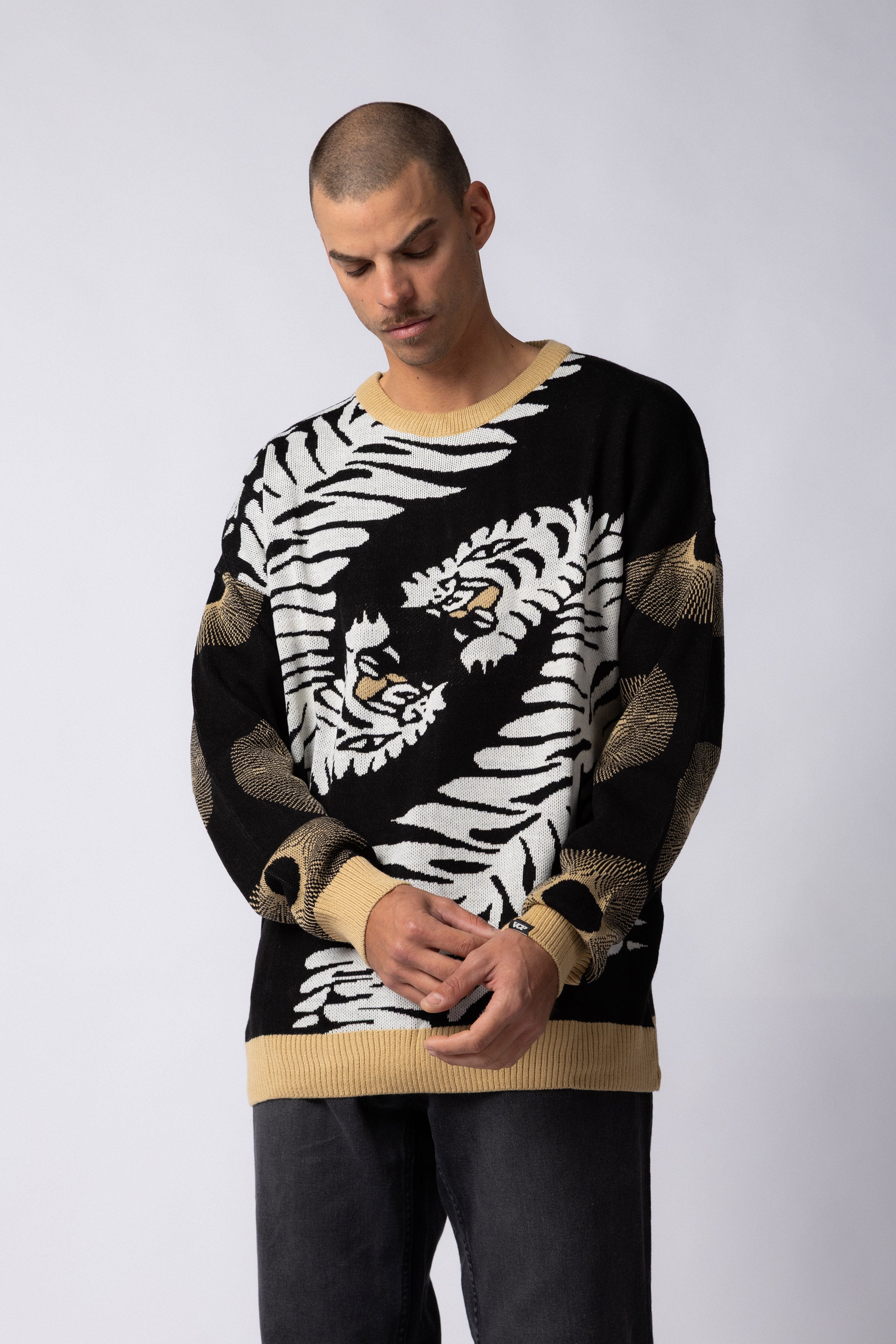 Sweater Over Felino