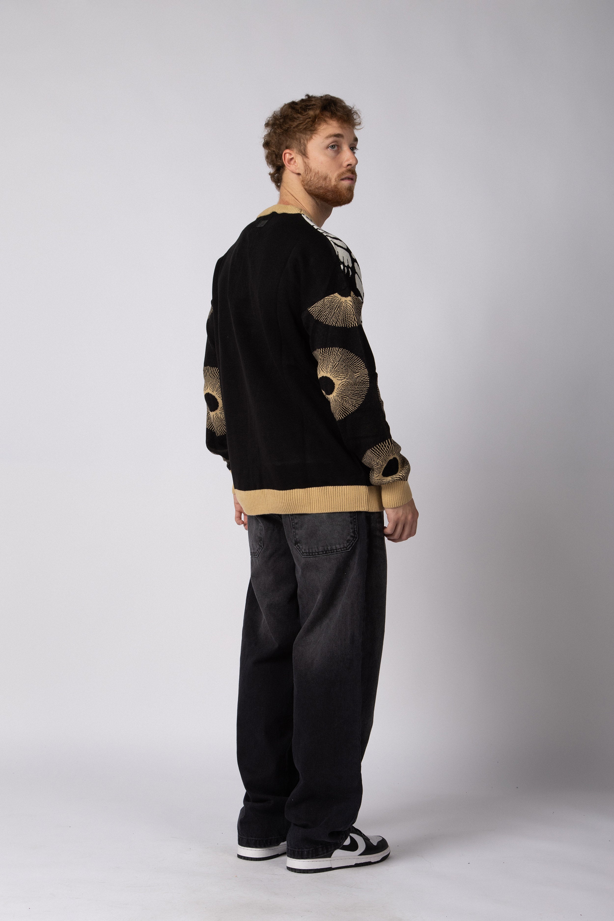 Sweater Over Felino
