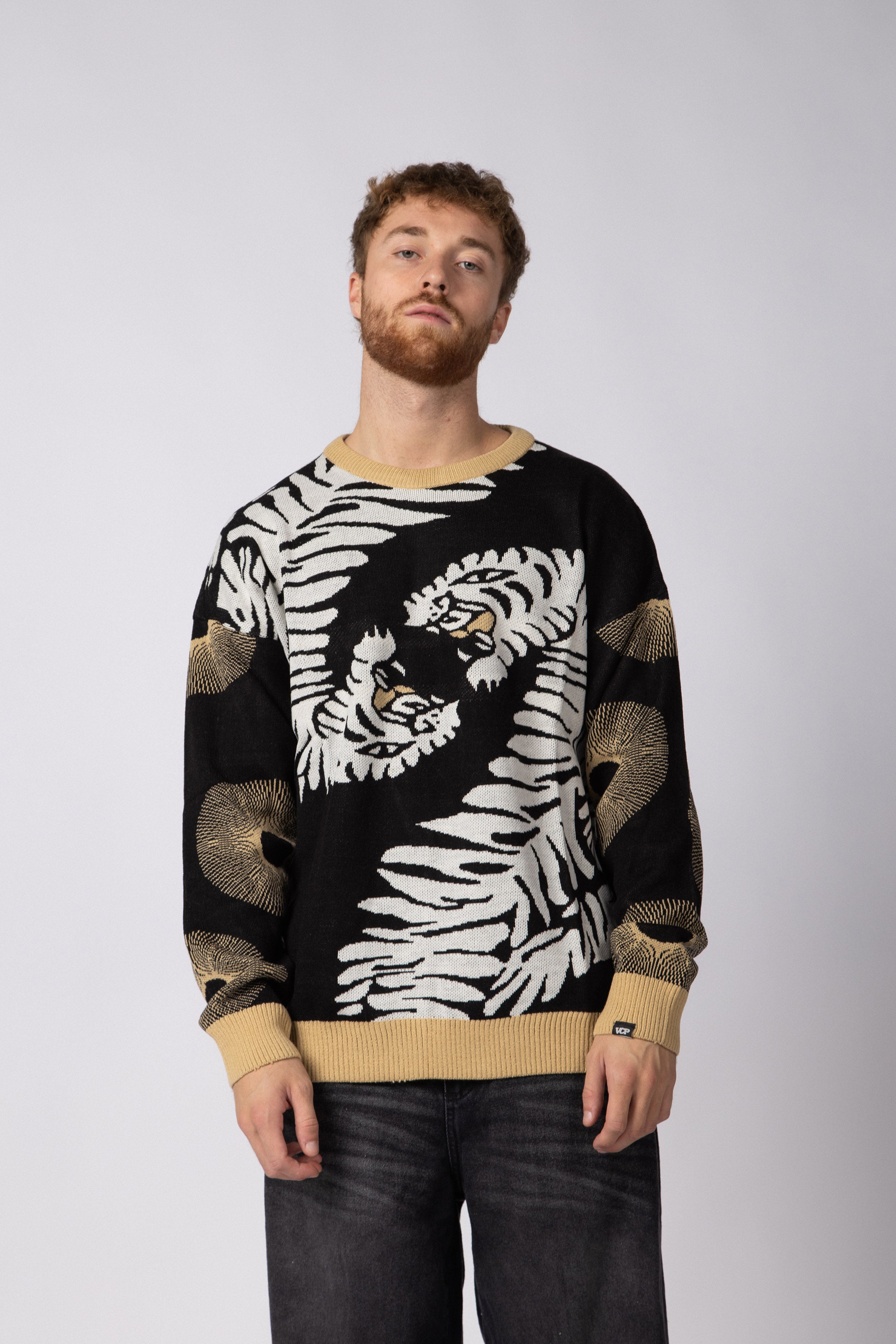 Sweater Over Felino
