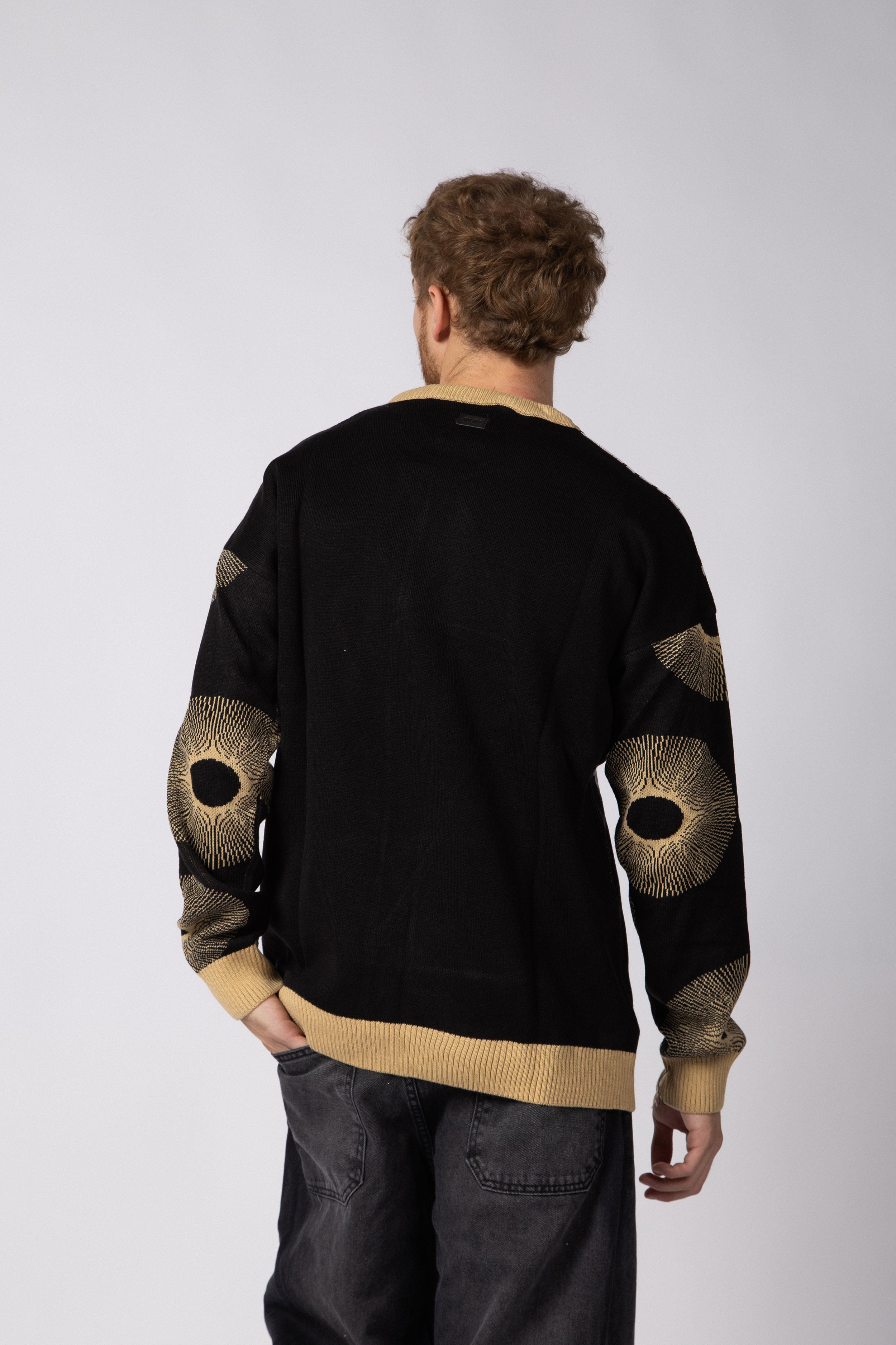 Sweater Over Felino