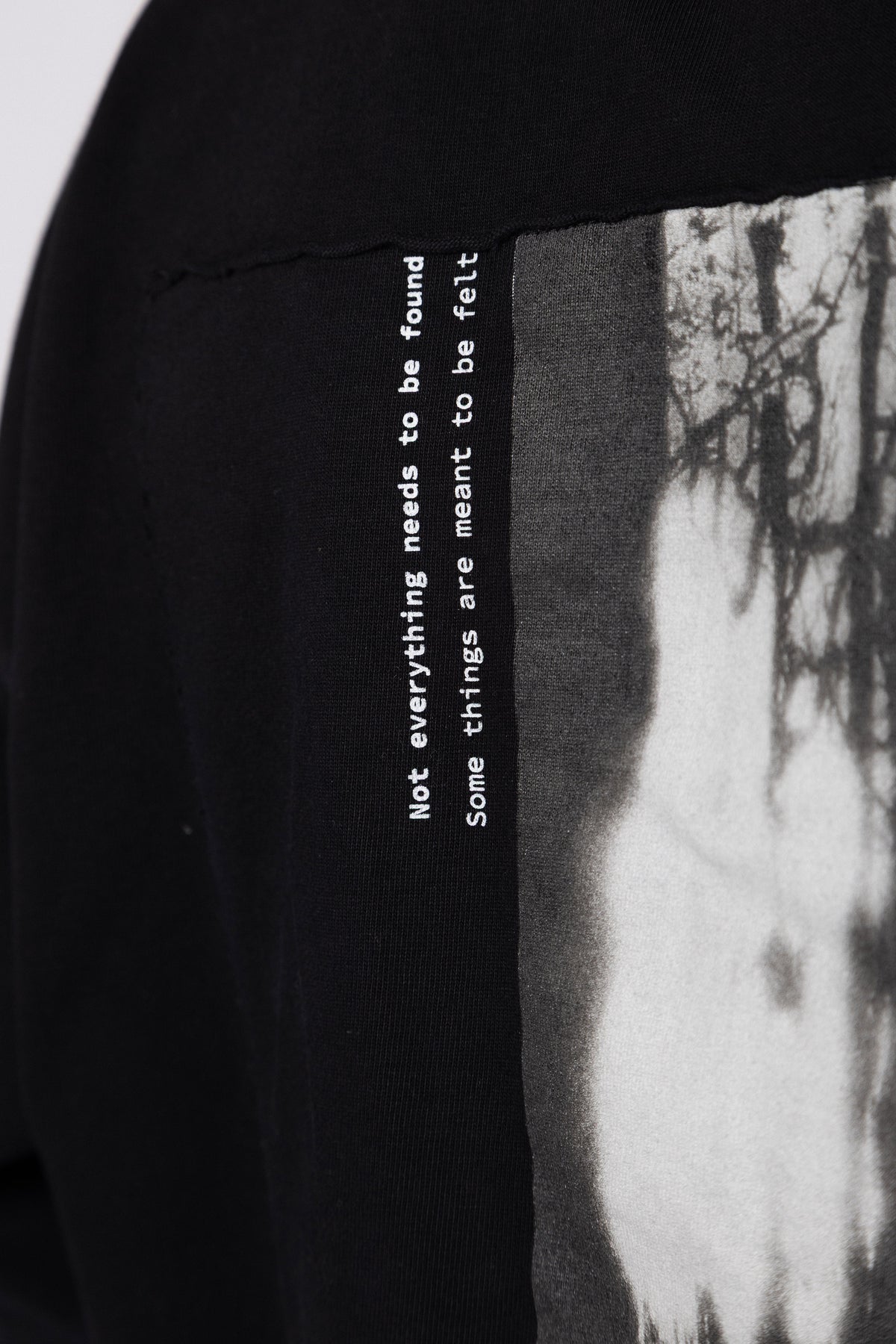 Remera HR Silence Negra