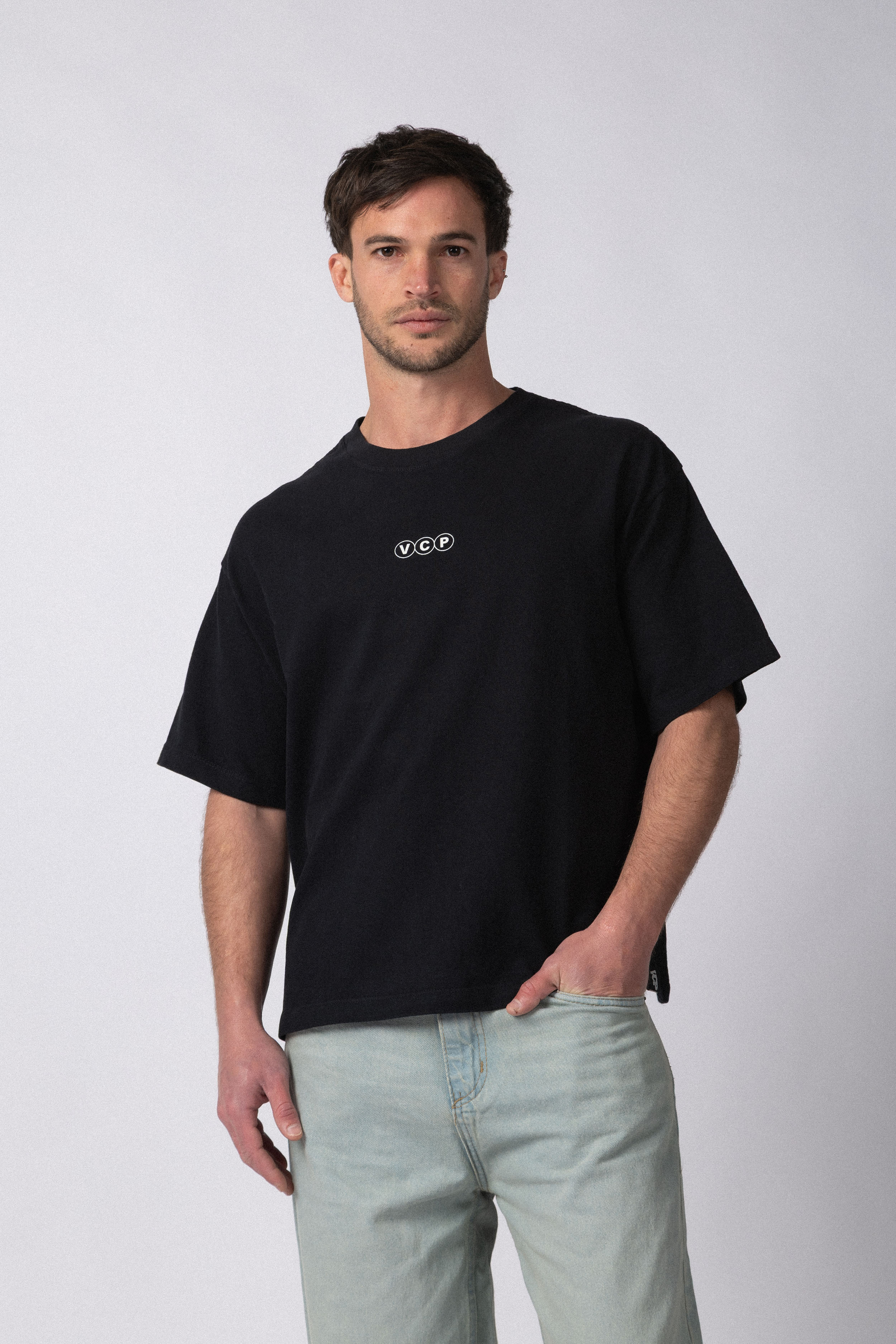 Remera Boxy South Negra