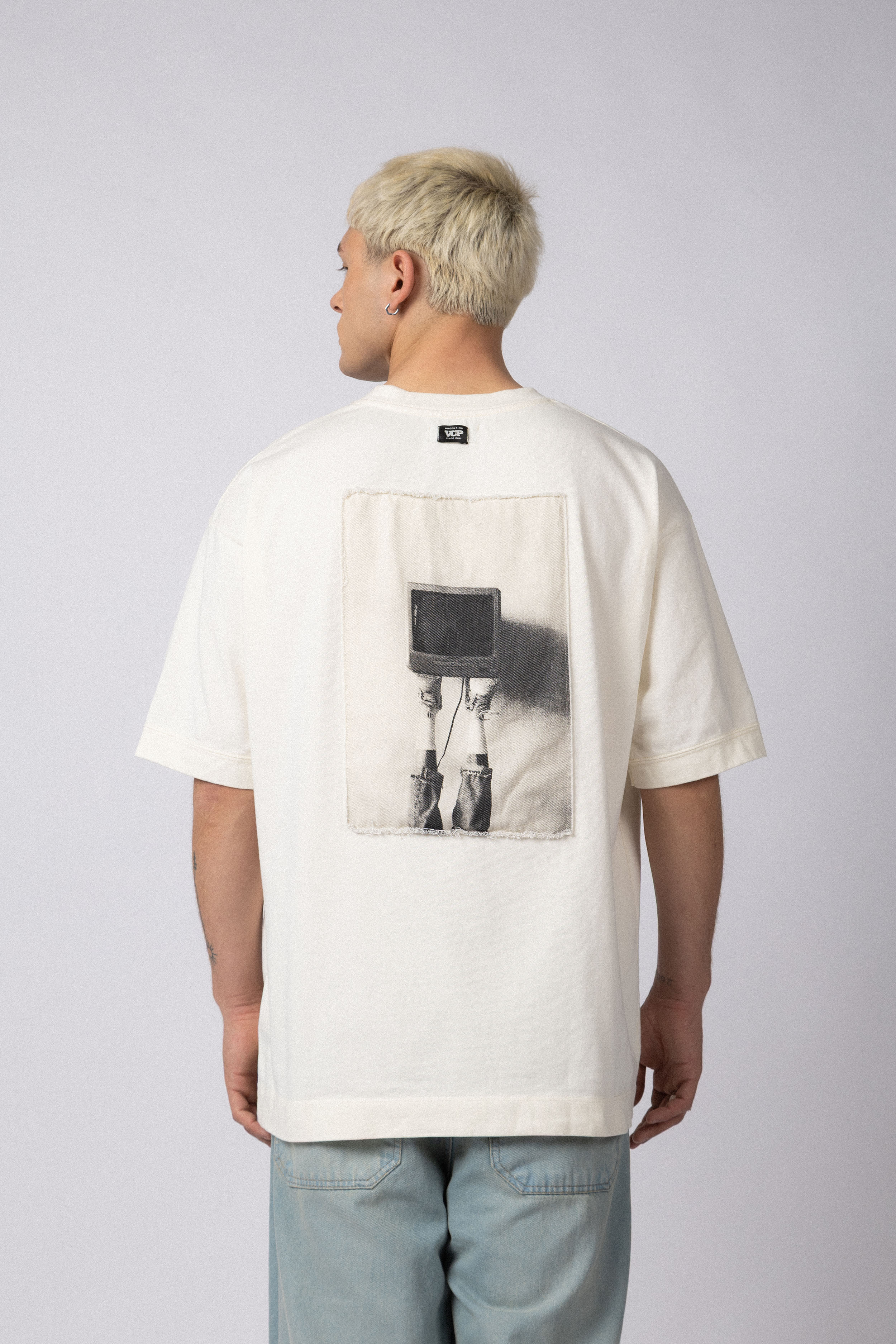 Remera Over GR TV Crudo