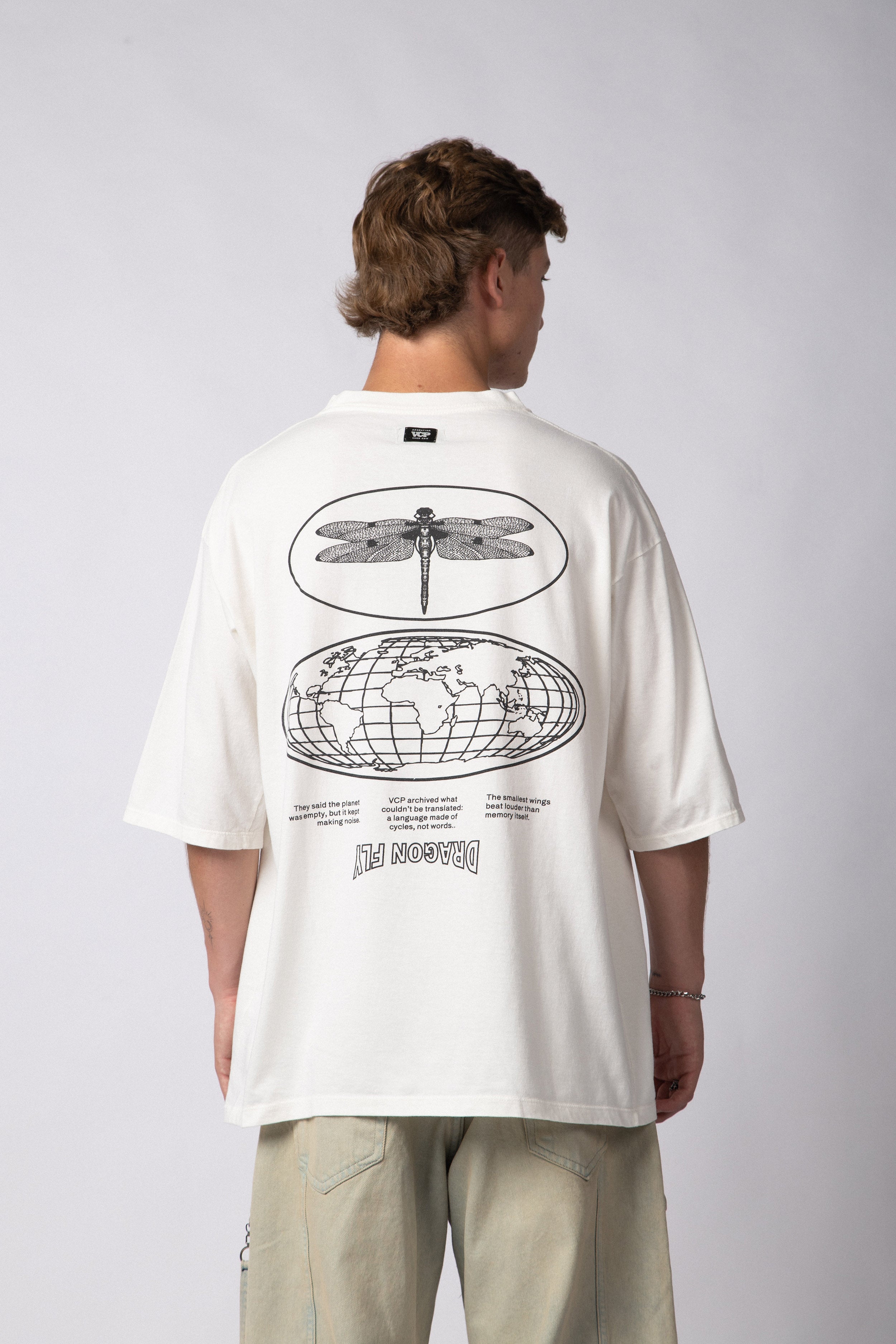 Remera Over Taz Wings Crudo