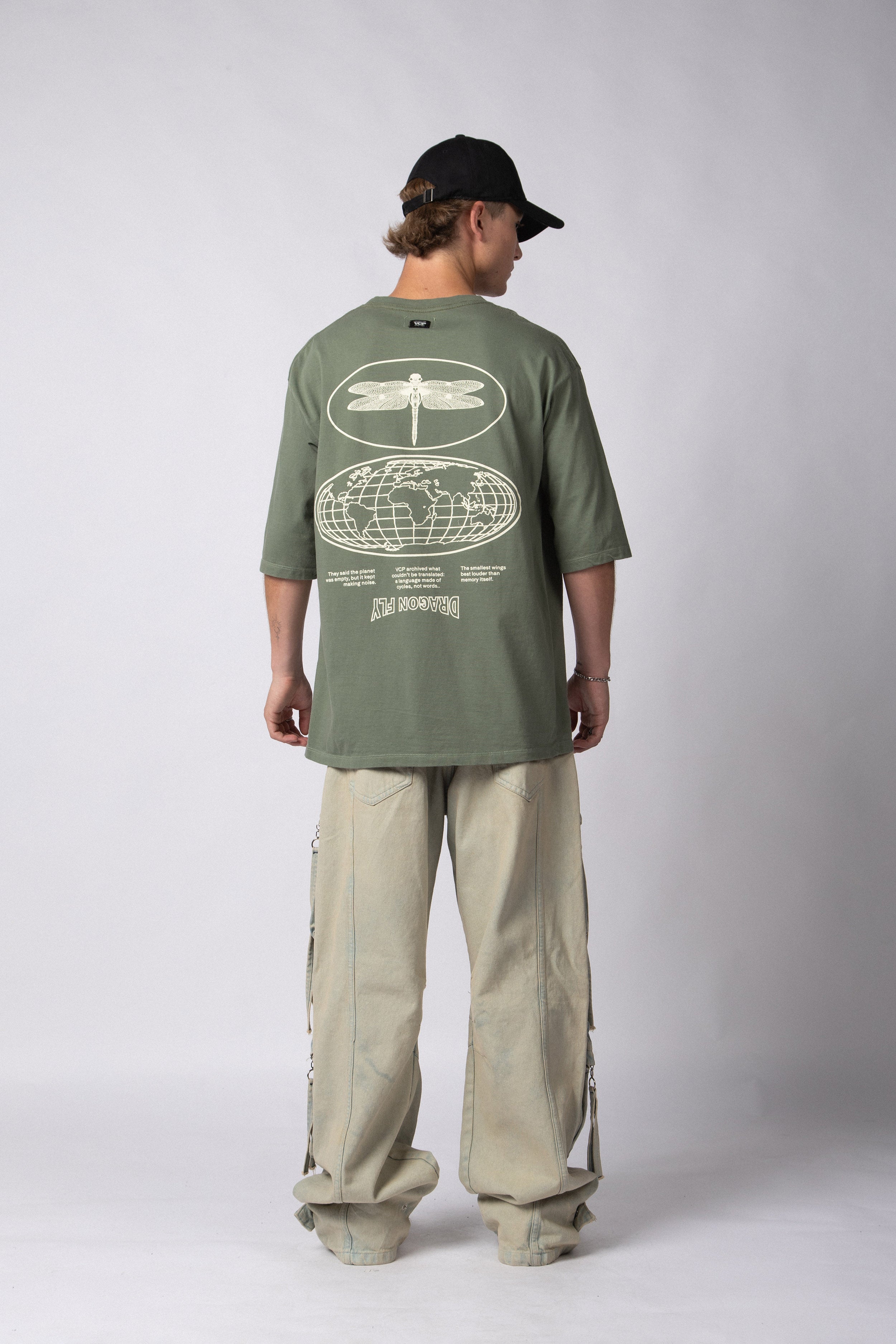 Remera Over Taz Wings Militar