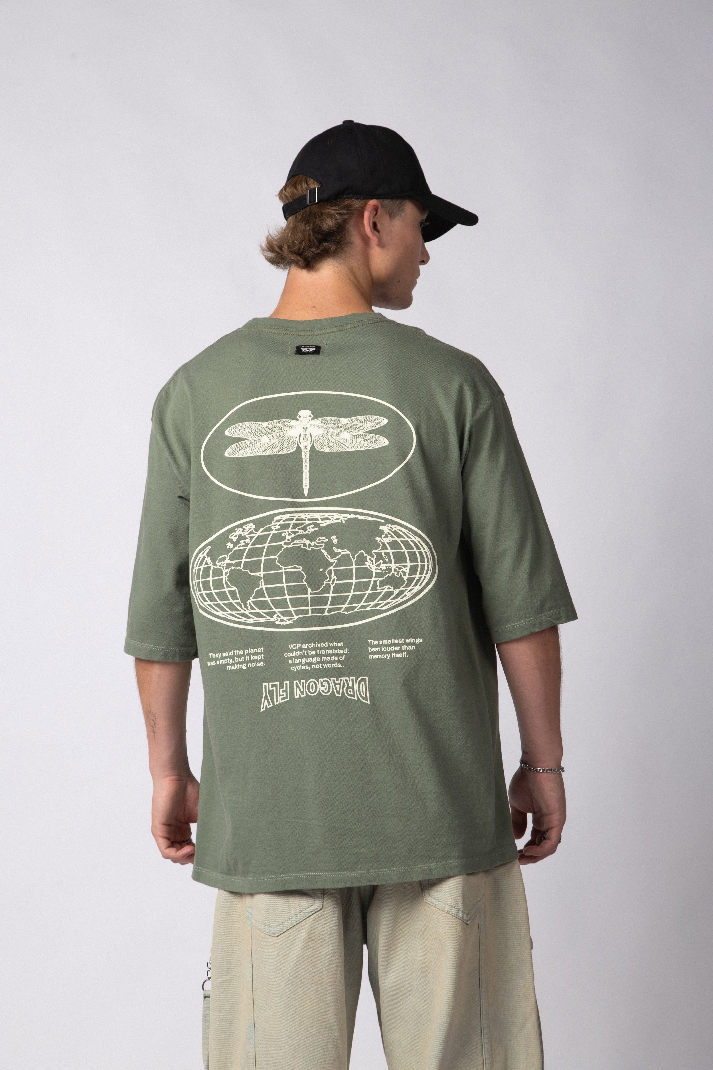 Remera Over Taz Wings Militar