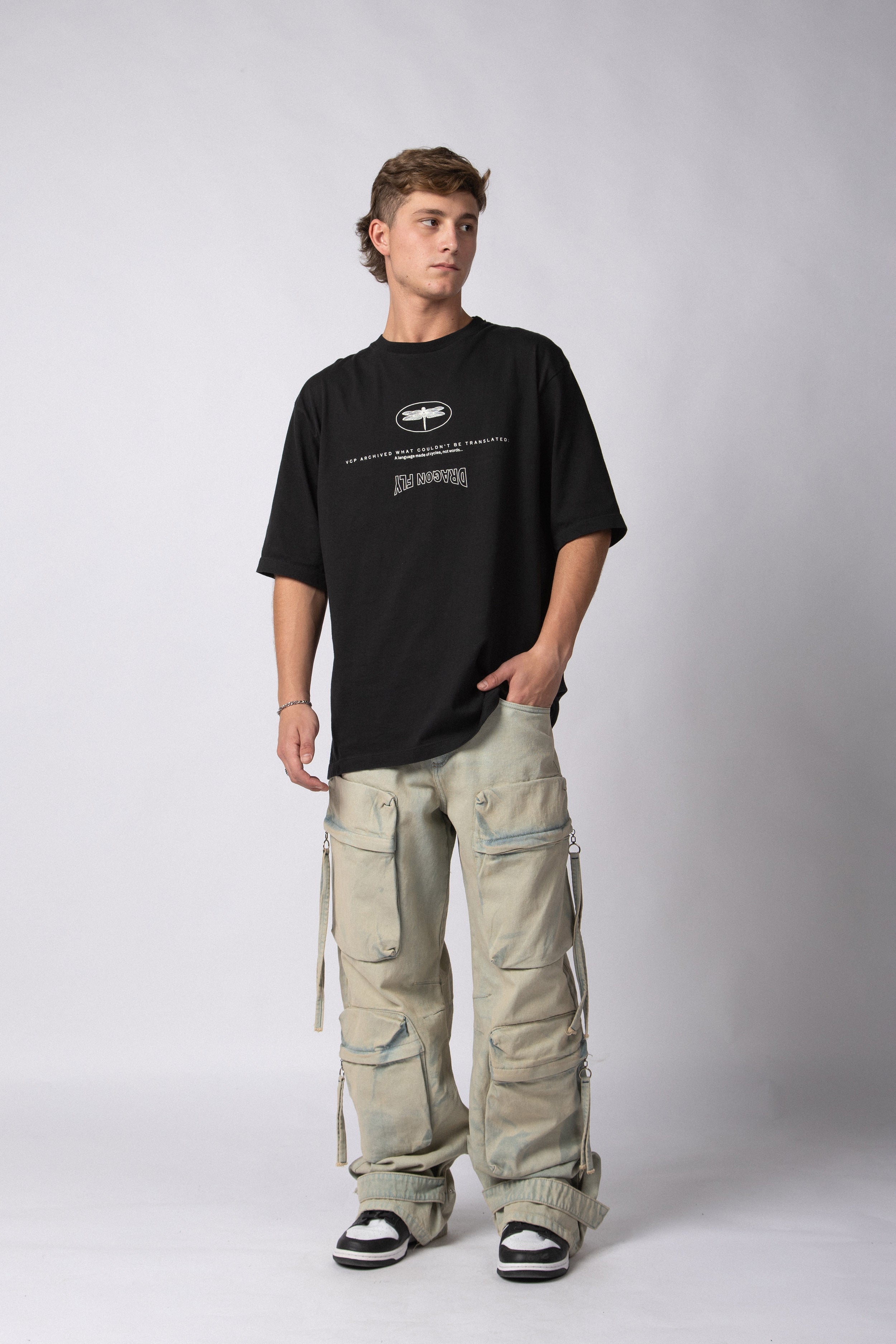 Remera Over Taz Wings Negra