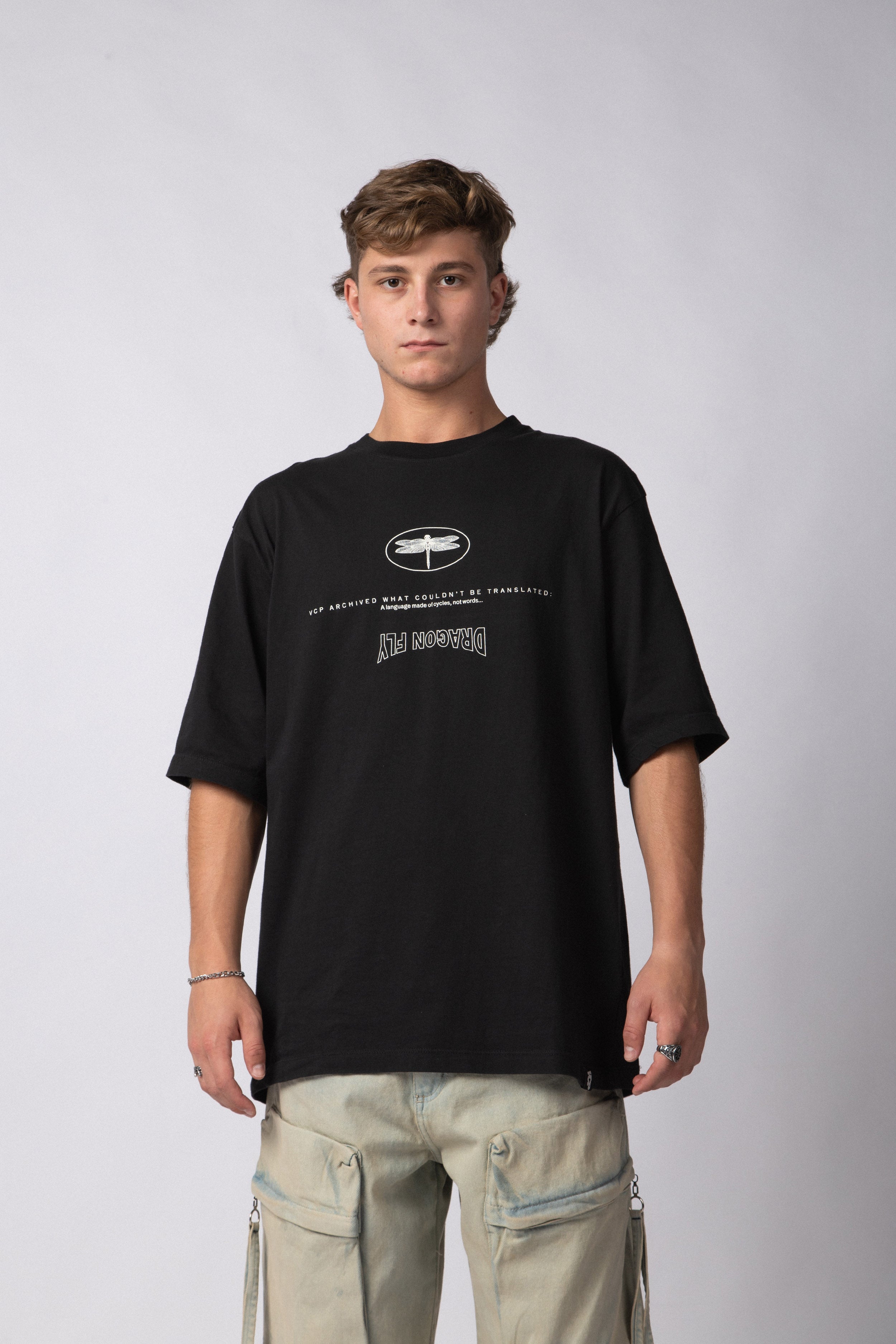 Remera Over Taz Wings Negra