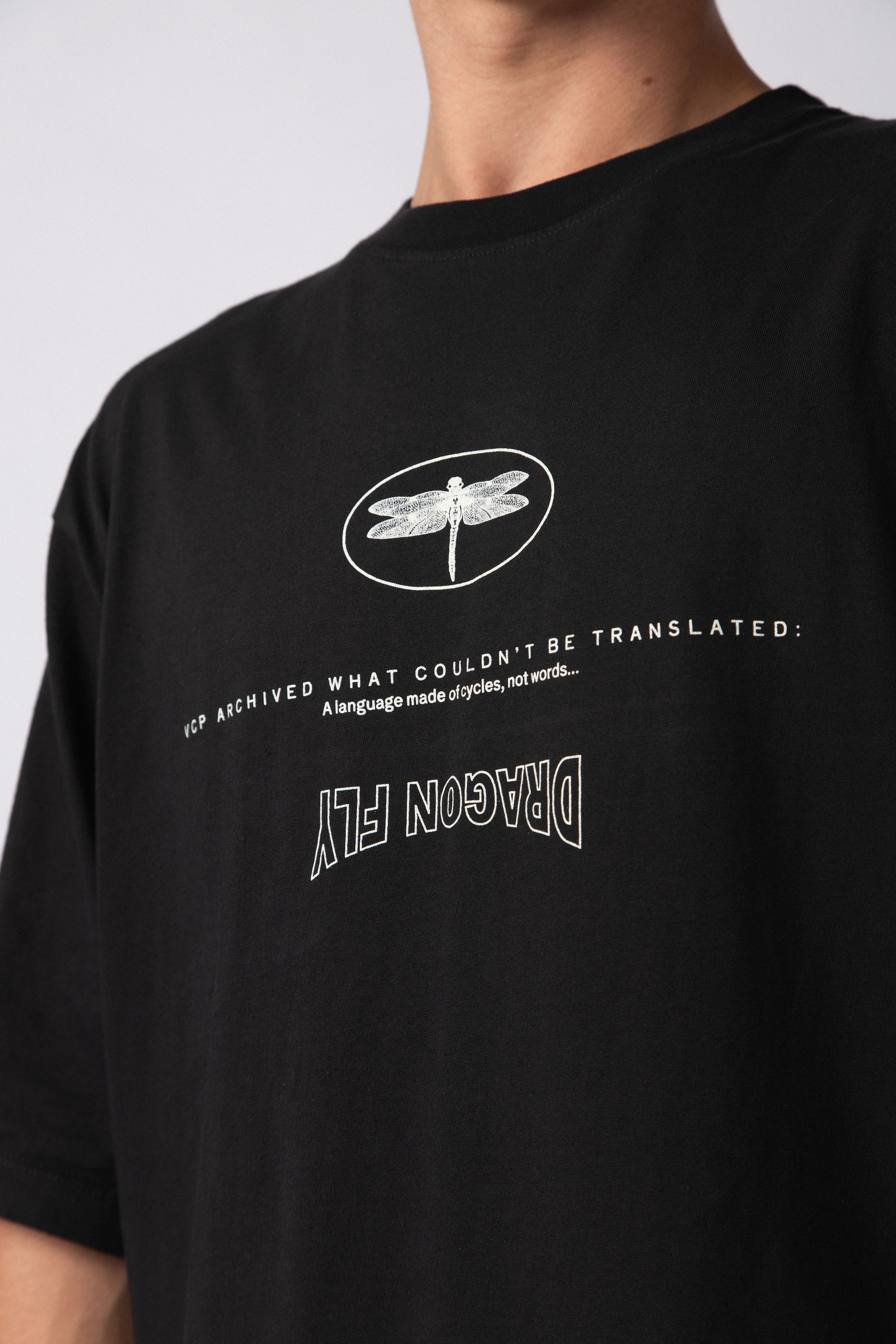 Remera Over Taz Wings Negra