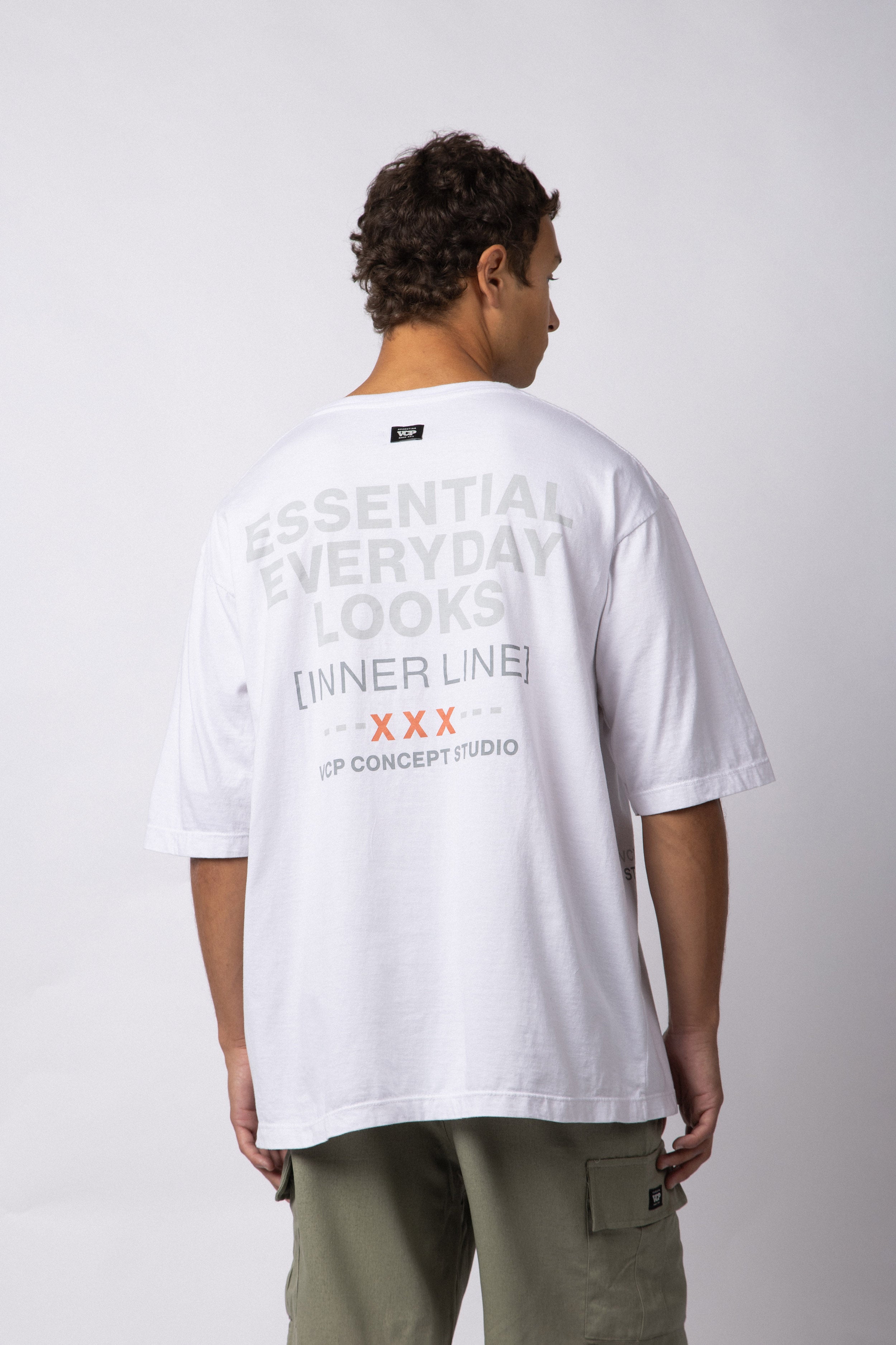 Remera Over Taz XXX Blanca