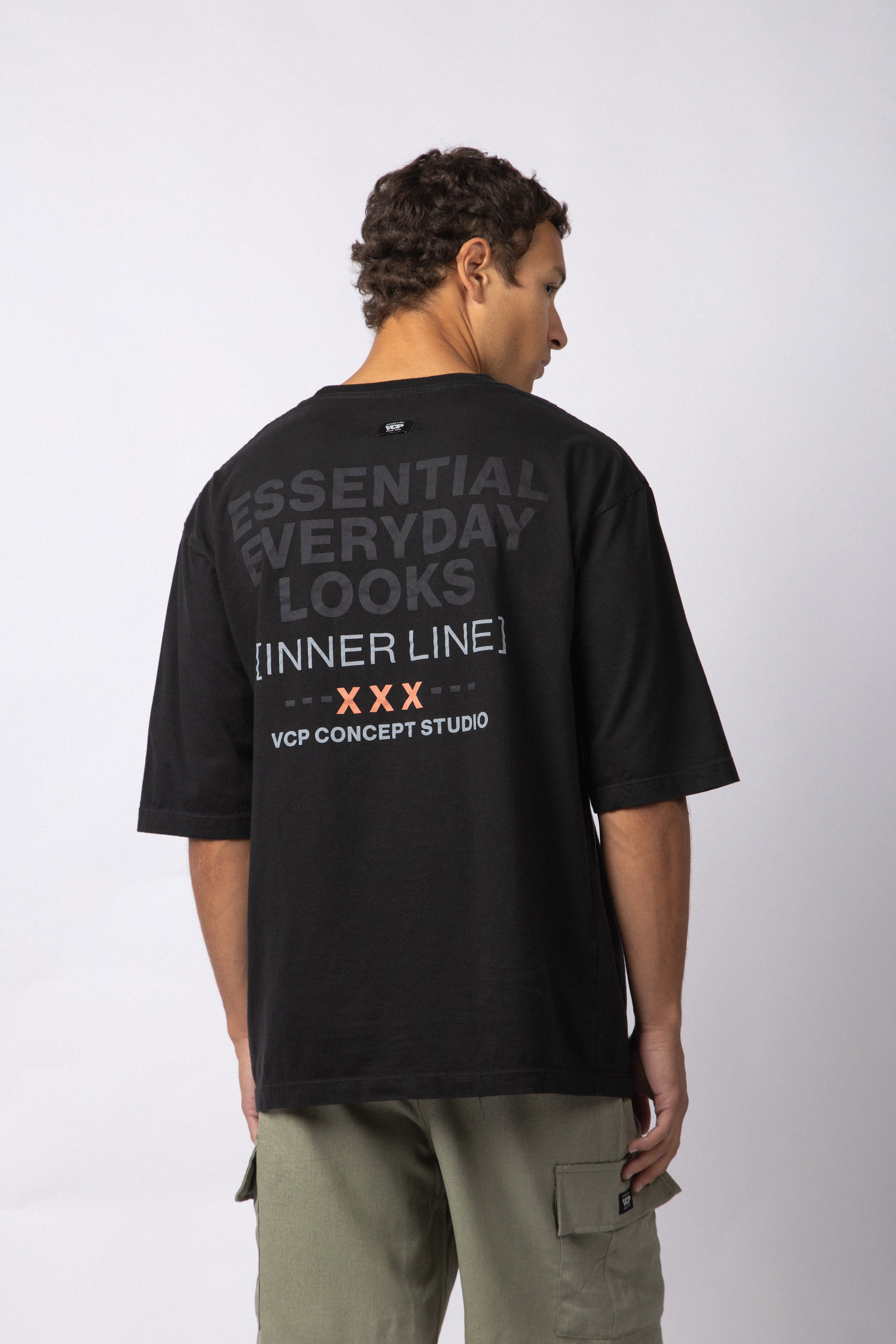 Remera Over Taz XXX Negra